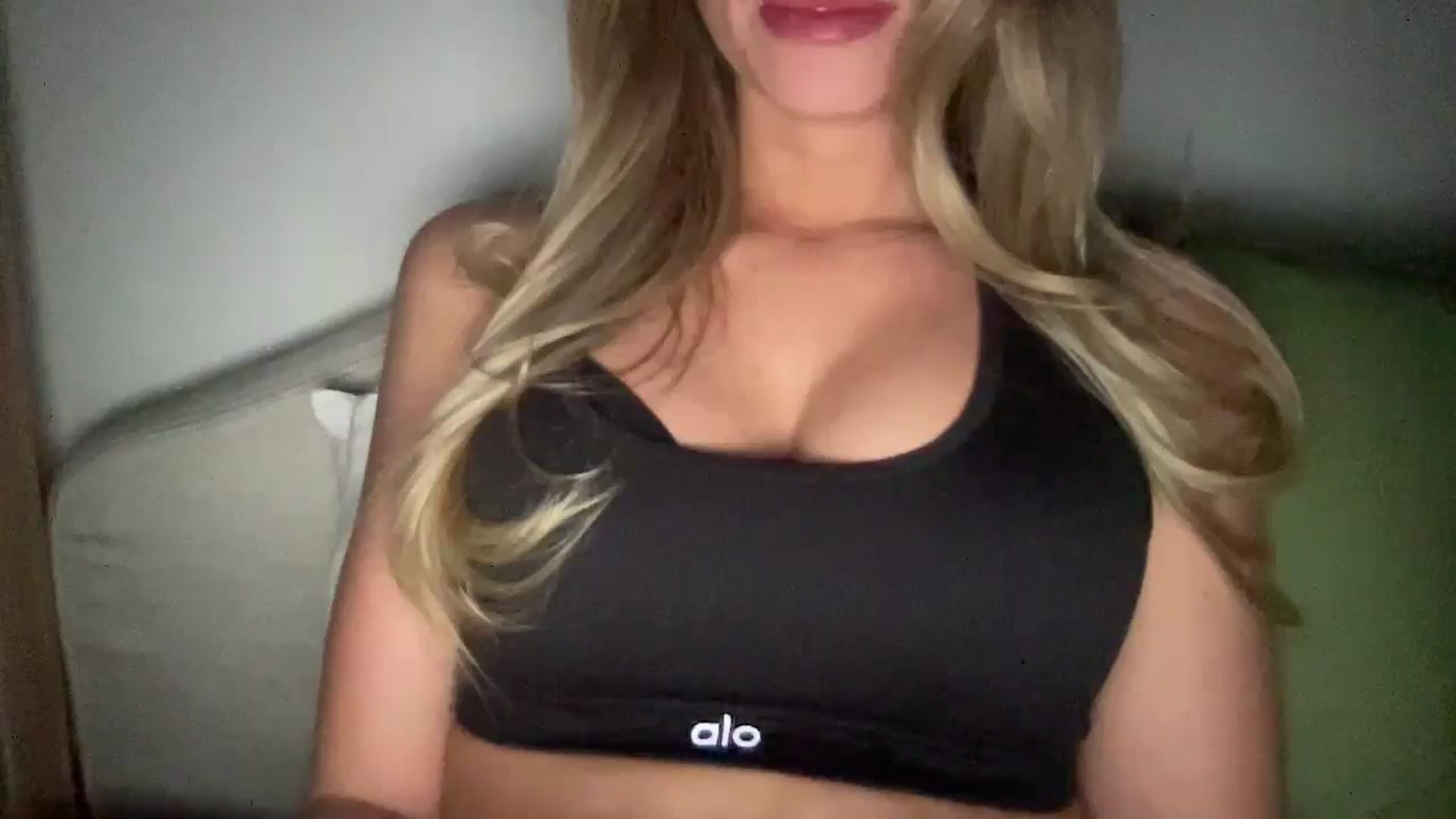 Gallery image thumbnail from MaySophiaa's myfreecams stream on, 01/07/2026, 23:56 image 17 of 20