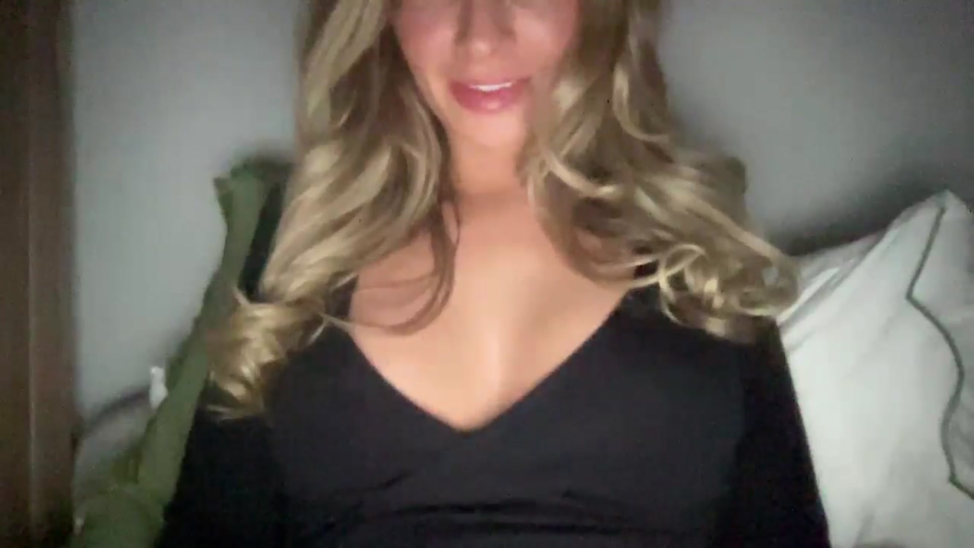 Gallery image thumbnail from MaySophiaa's myfreecams stream on, 01/10/2026, 01:09 image 14 of 20