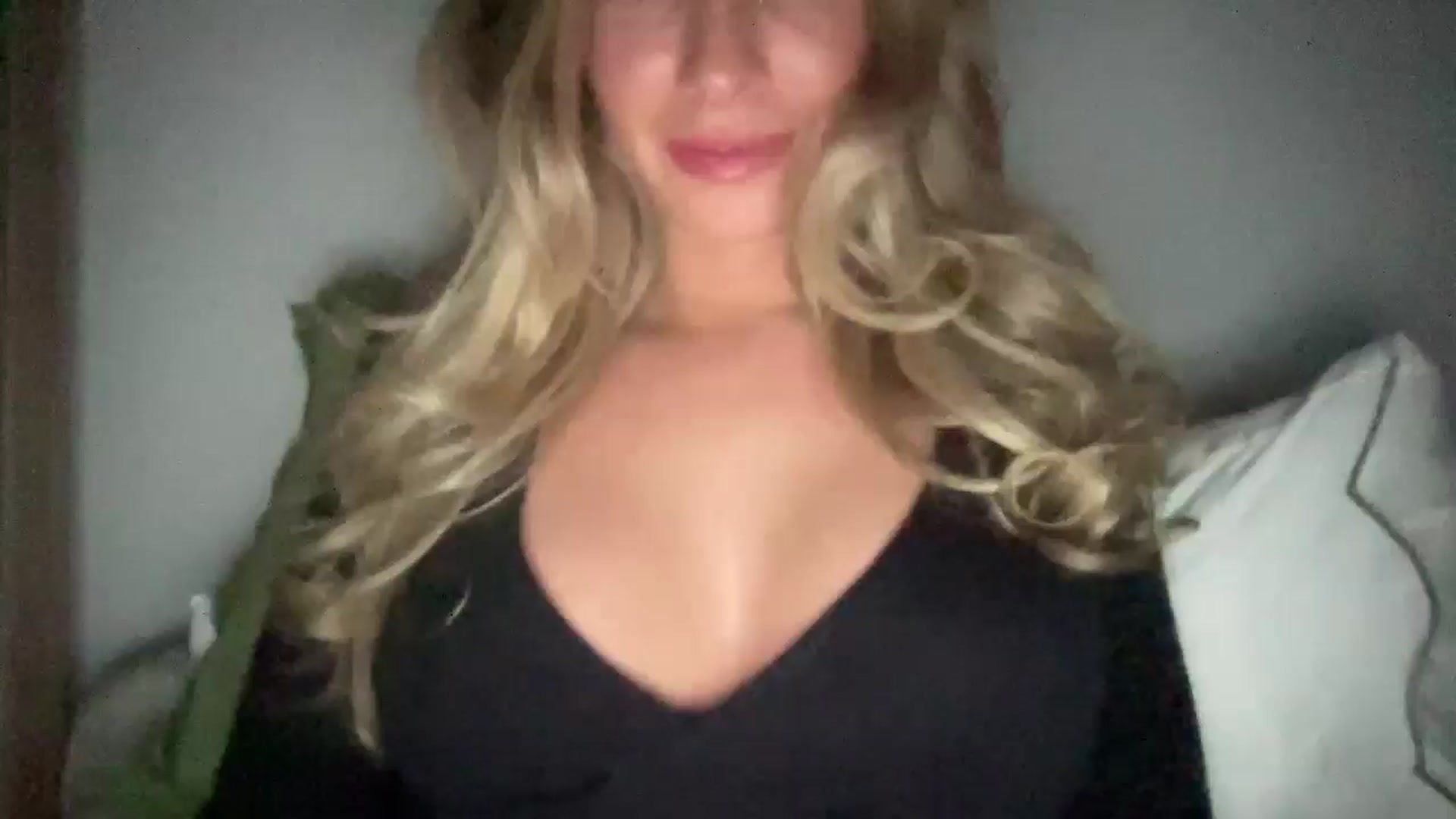 Gallery image thumbnail from MaySophiaa's myfreecams stream on, 01/10/2026, 01:09 image 1 of 20