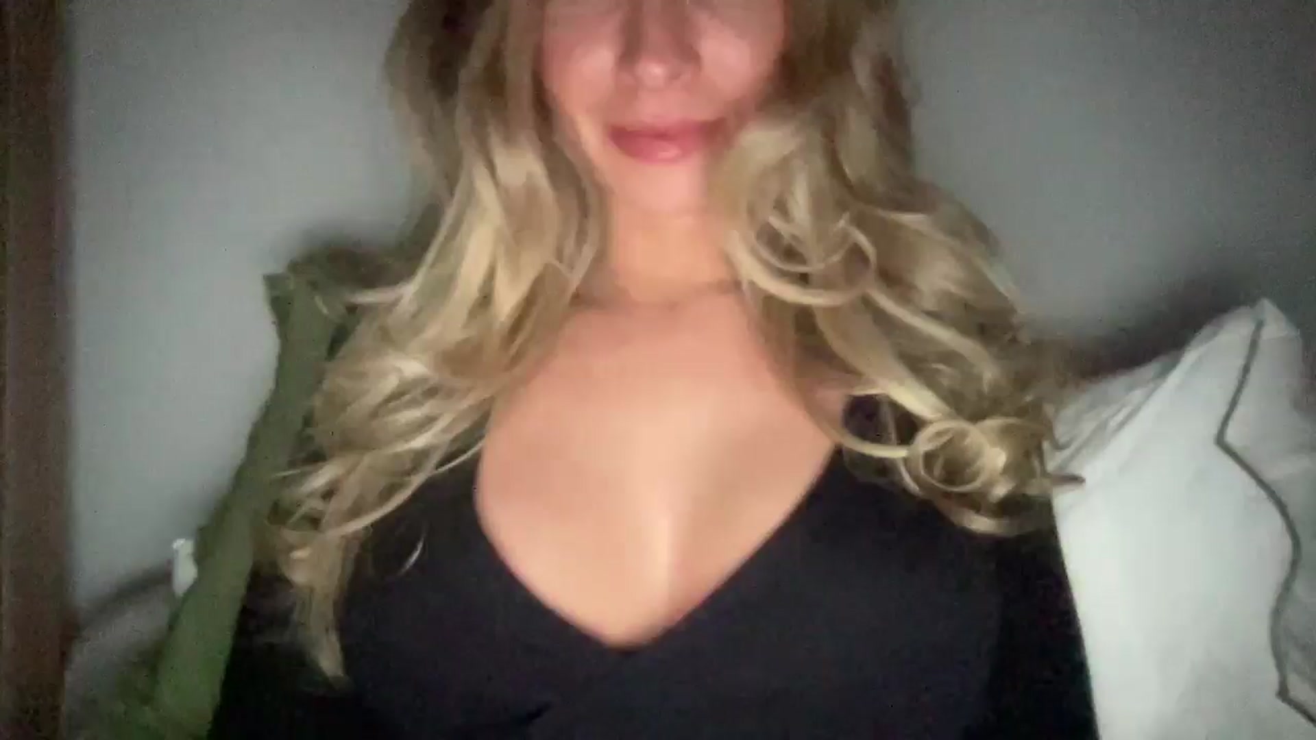 Gallery image thumbnail from MaySophiaa's myfreecams stream on, 01/10/2026, 01:09 image 4 of 20