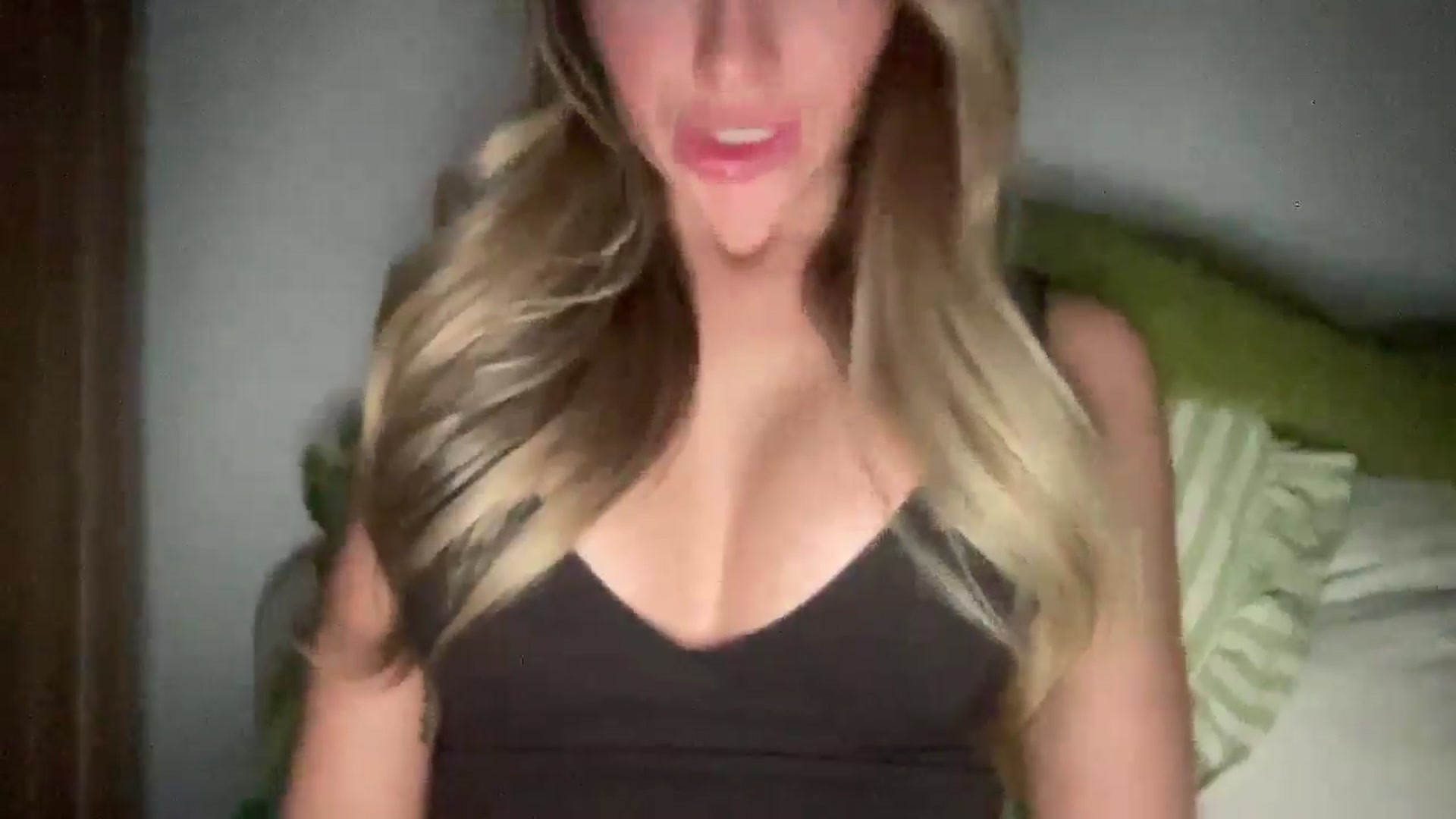 Gallery image thumbnail from MaySophiaa's myfreecams stream on, 02/03/2026, 21:16 image 11 of 20