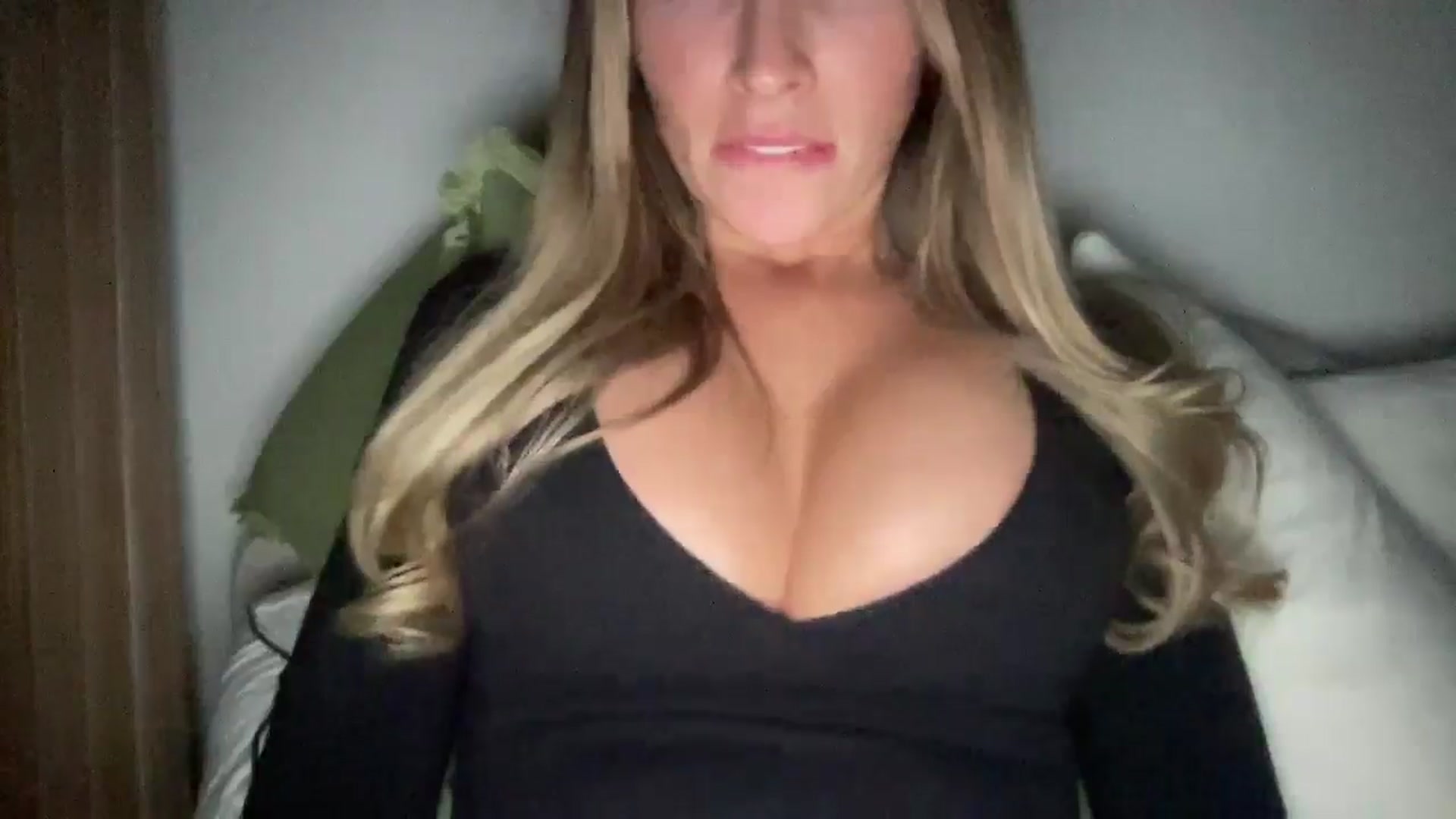 Gallery image thumbnail from MaySophiaa's myfreecams stream on, 02/09/2026, 21:02 image 11 of 20