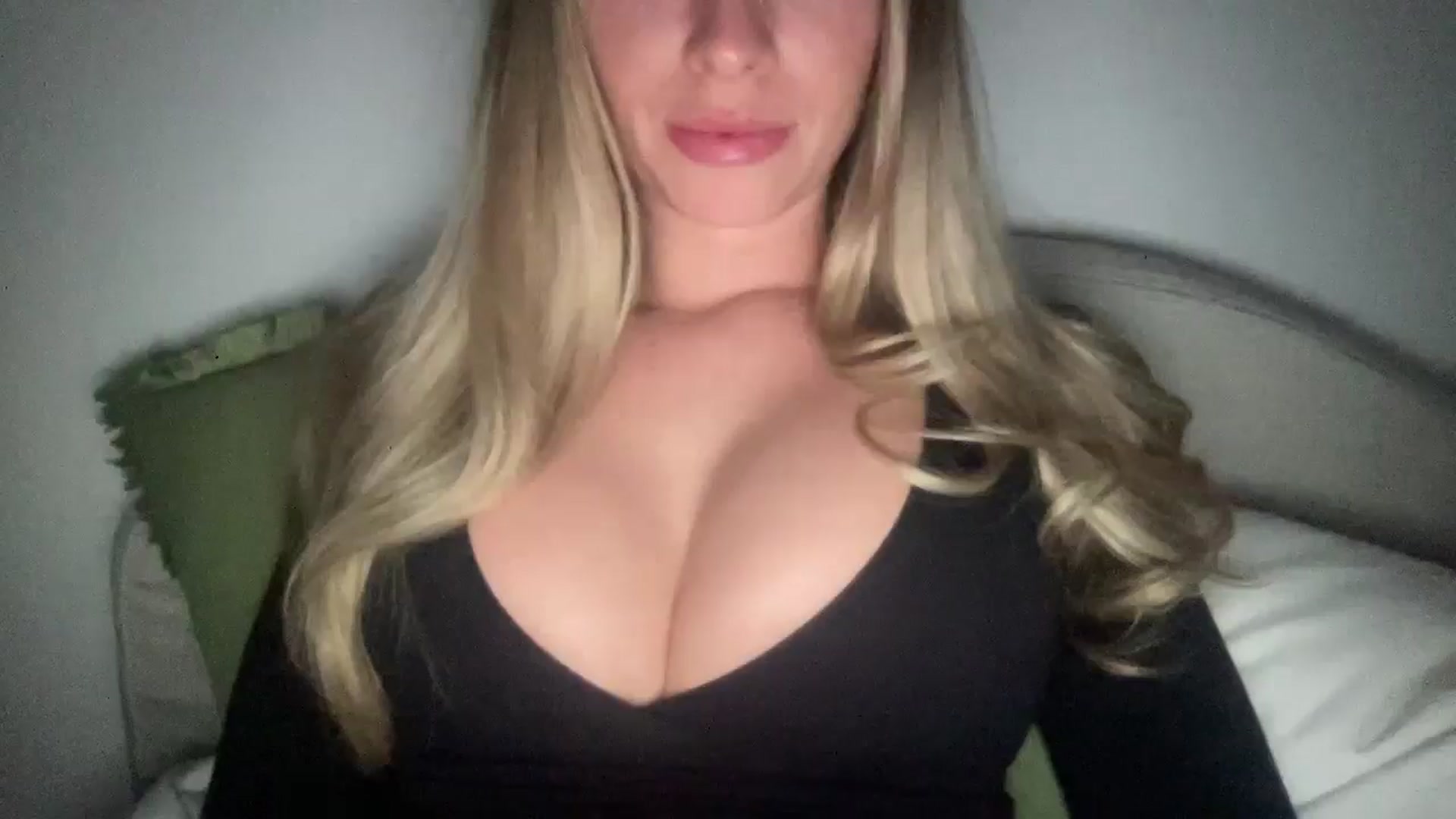Gallery image thumbnail from MaySophiaa's myfreecams stream on, 02/25/2026, 01:36 image 12 of 20