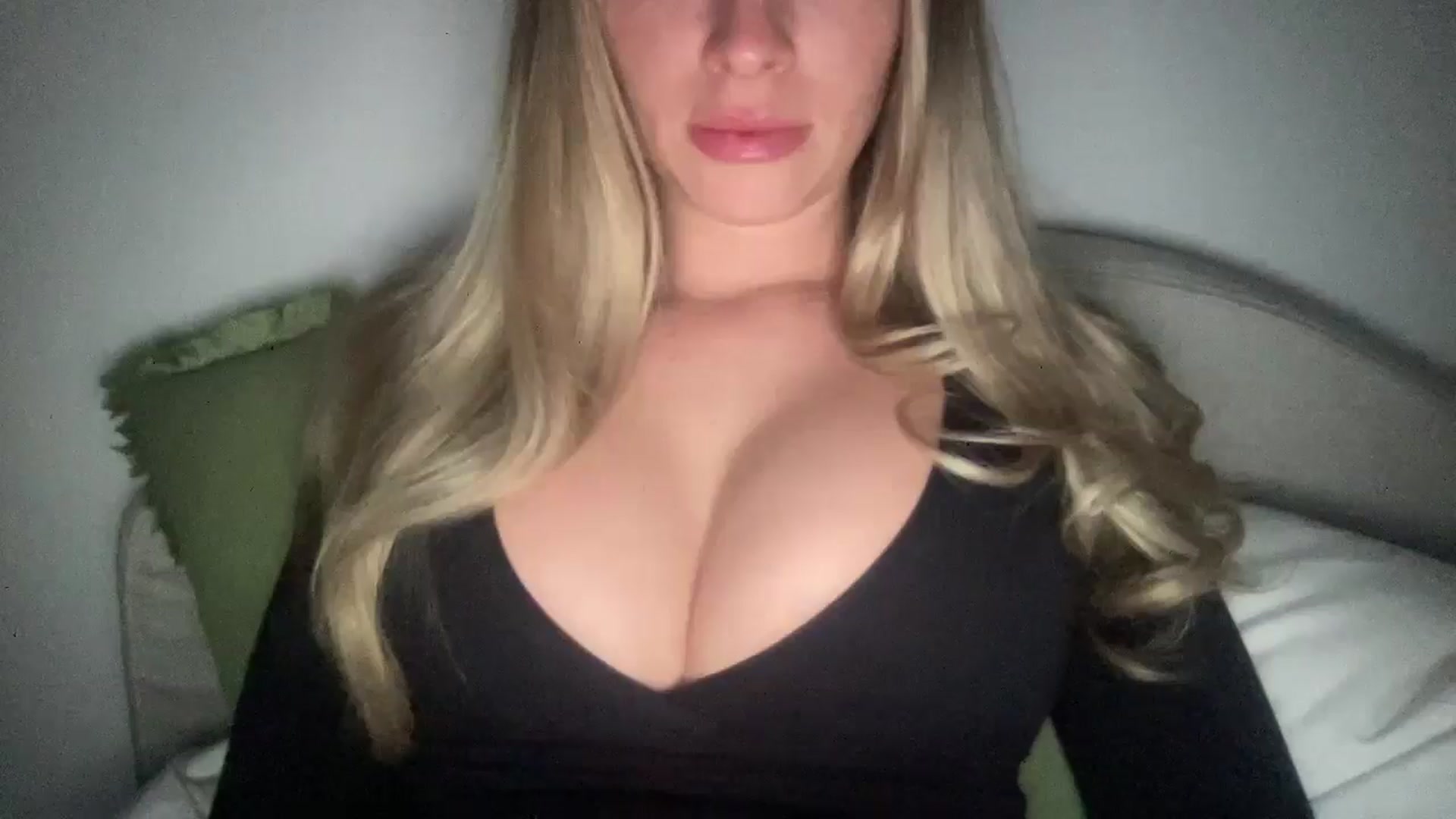 Gallery image thumbnail from MaySophiaa's myfreecams stream on, 02/25/2026, 01:36 image 13 of 20