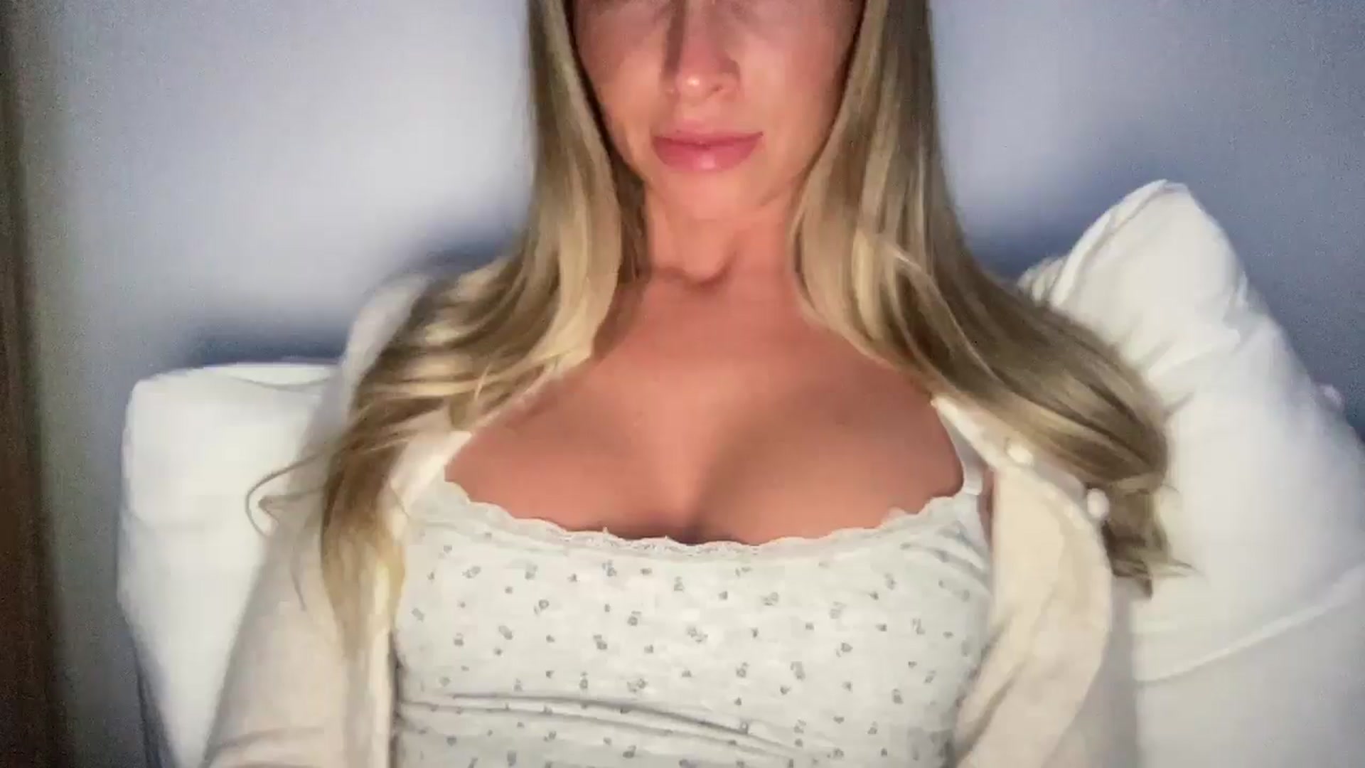 Gallery image thumbnail from MaySophiaa's myfreecams stream on, 03/02/2026, 21:50 image 5 of 20