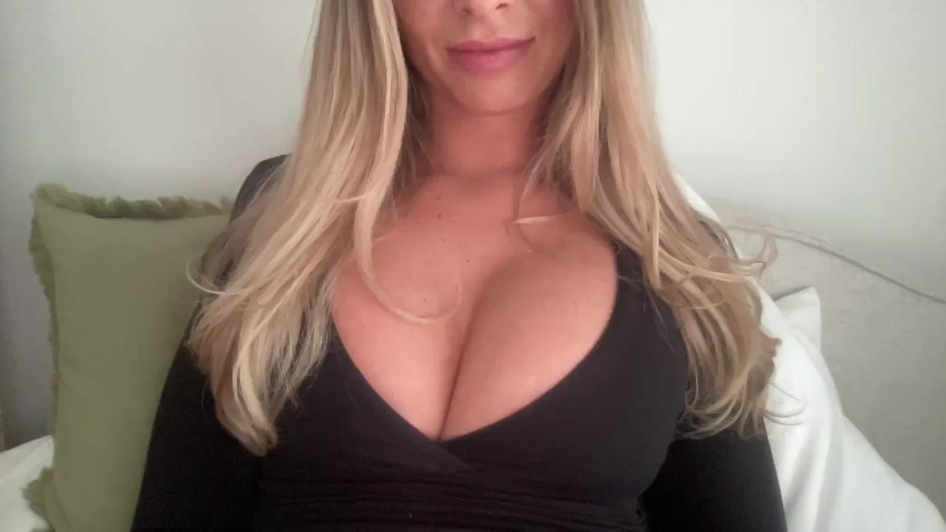 Gallery image thumbnail from MaySophiaa's myfreecams stream on, 03/09/2026, 14:18 image 9 of 20
