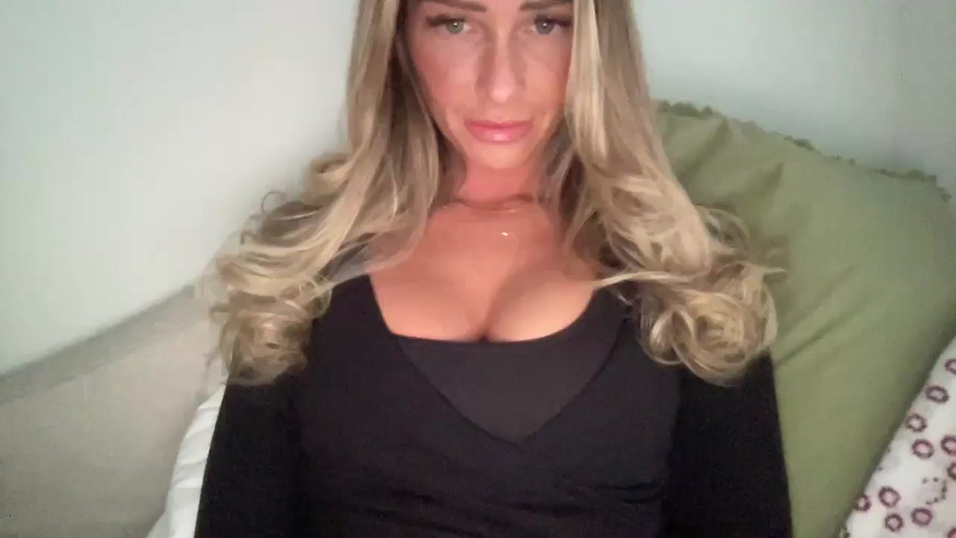 Gallery image thumbnail from MaySophiaa's myfreecams stream on, 04/16/2026, 16:17 image 1 of 20
