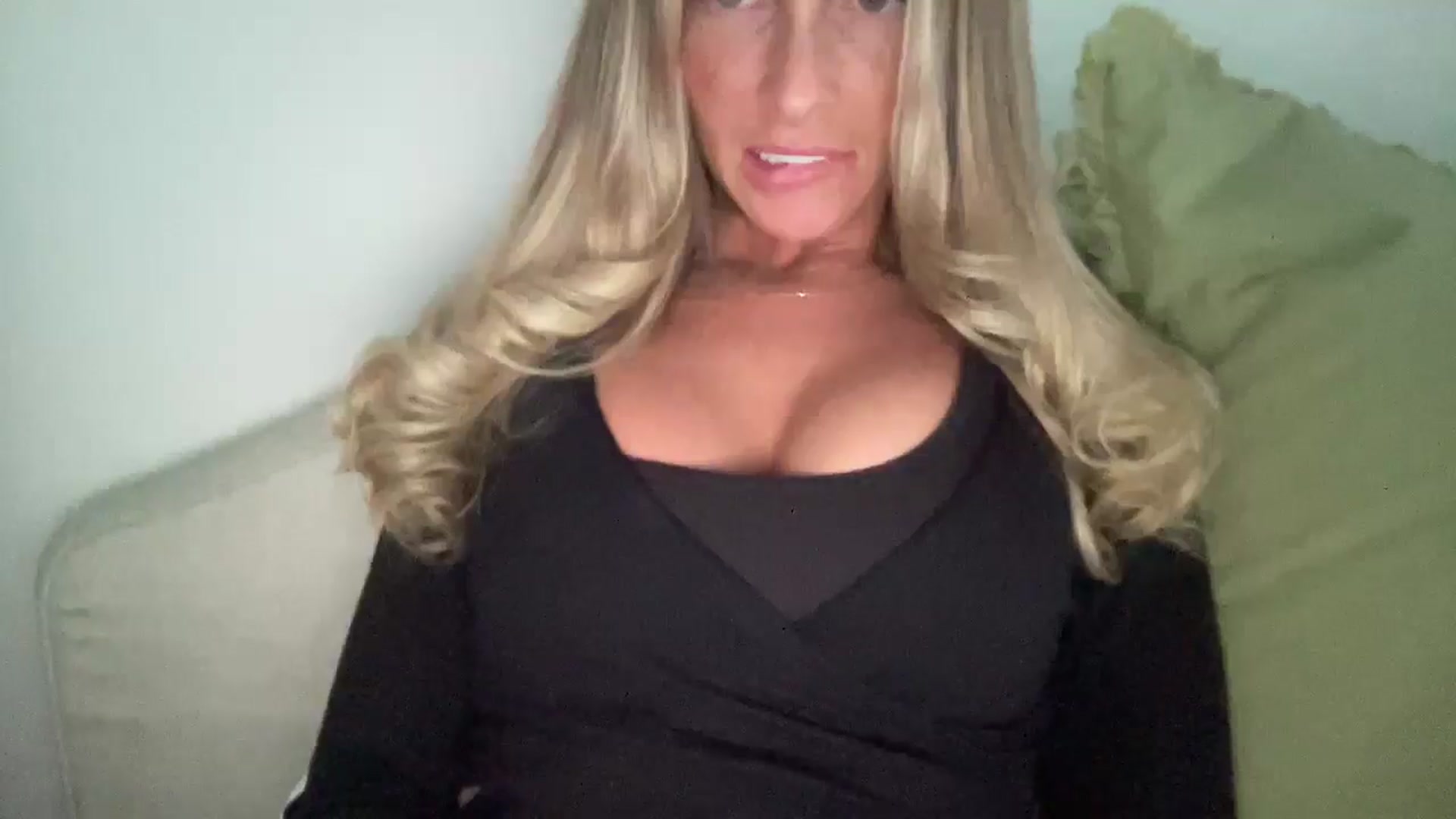 Gallery image thumbnail from MaySophiaa's myfreecams stream on, 04/16/2026, 16:17 image 14 of 20