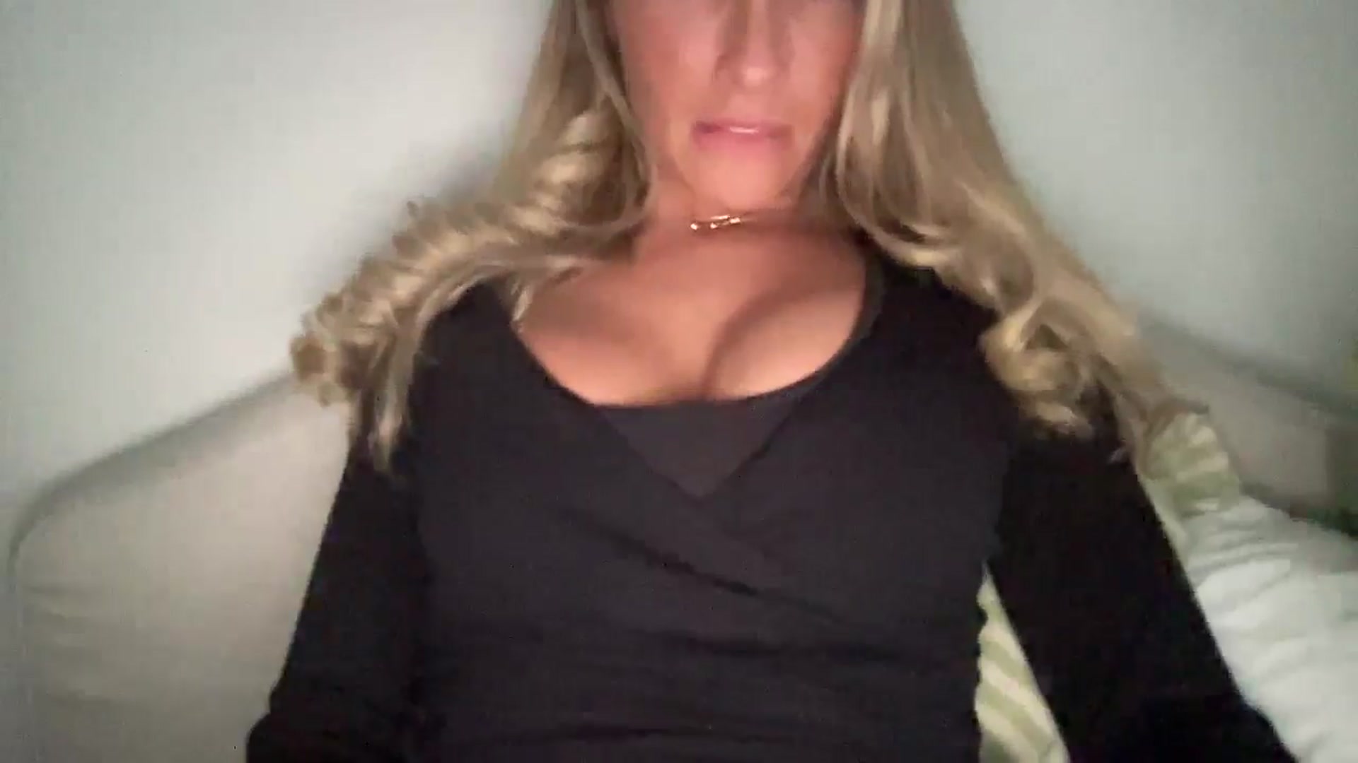 Gallery image thumbnail from MaySophiaa's myfreecams stream on, 04/16/2026, 17:07 image 18 of 20