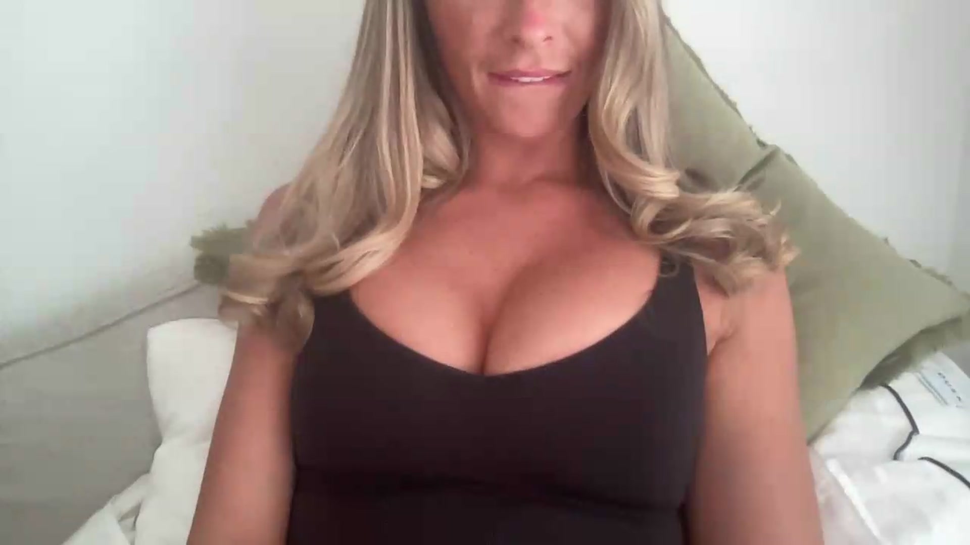 Gallery image thumbnail from MaySophiaa's myfreecams stream on, 05/12/2026, 13:11 image 18 of 20