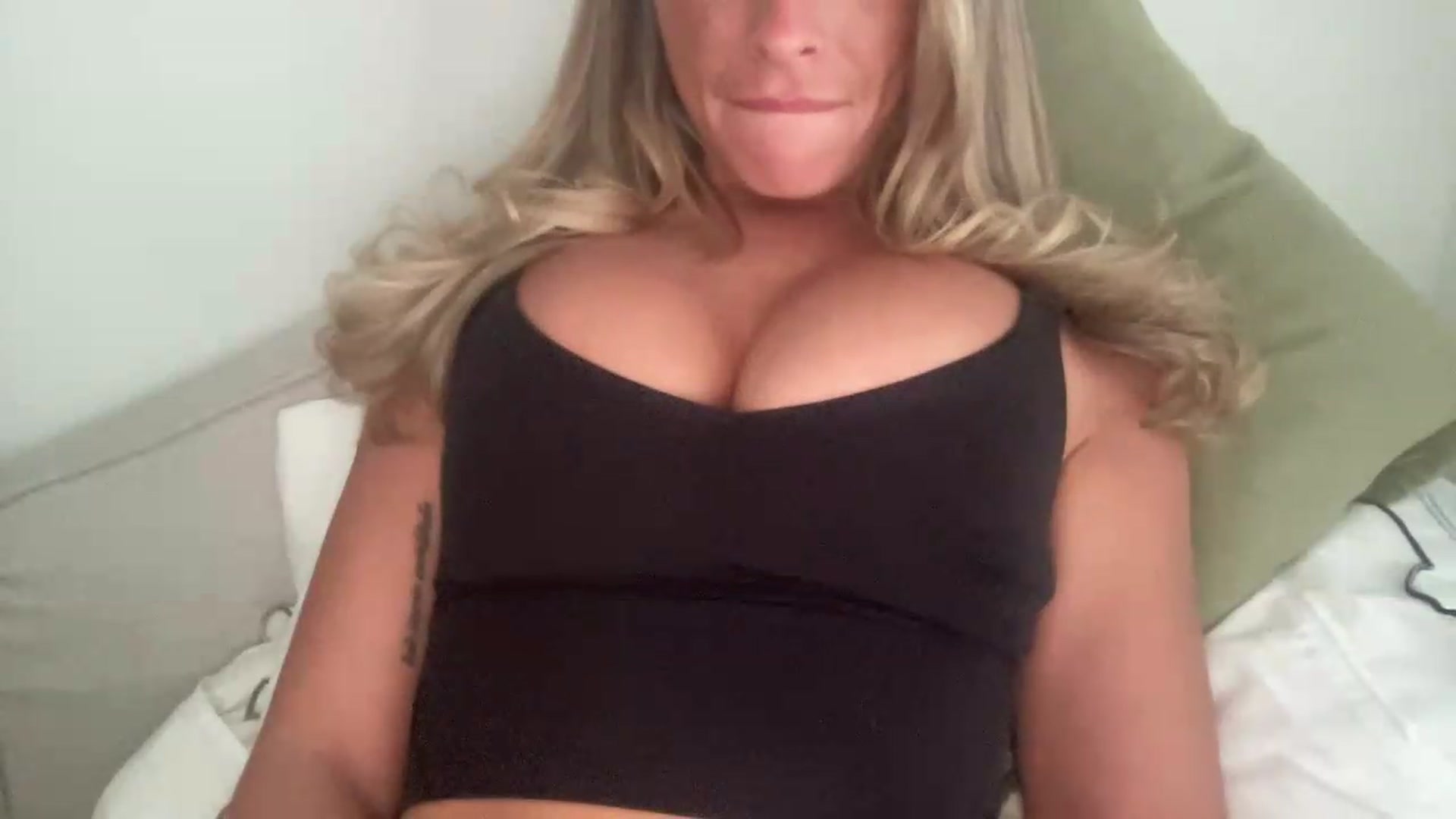 Gallery image thumbnail from MaySophiaa's myfreecams stream on, 05/12/2026, 13:11 image 5 of 20