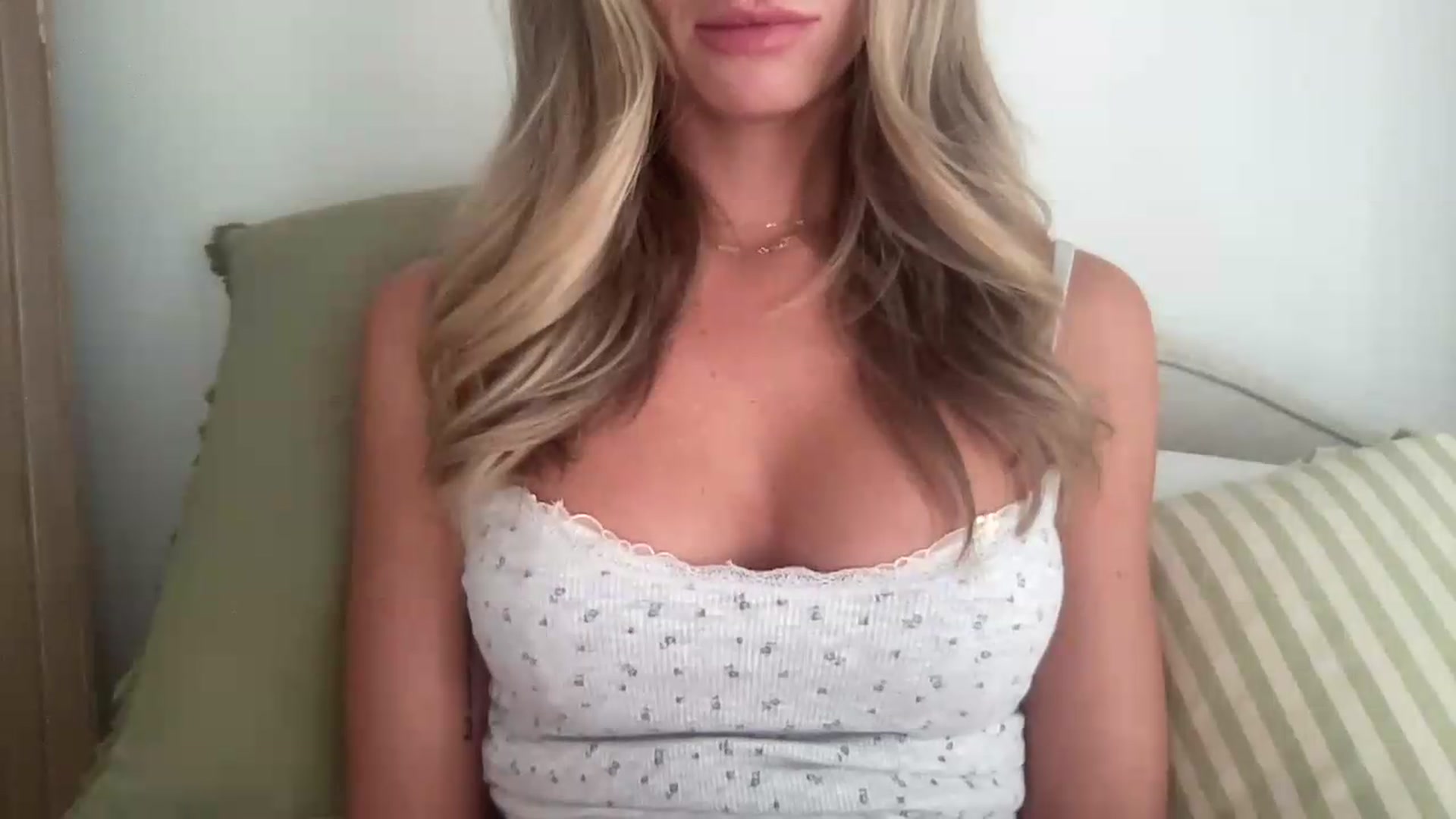 Gallery image thumbnail from MaySophiaa's myfreecams stream on, 06/22/2026, 11:15 image 7 of 20