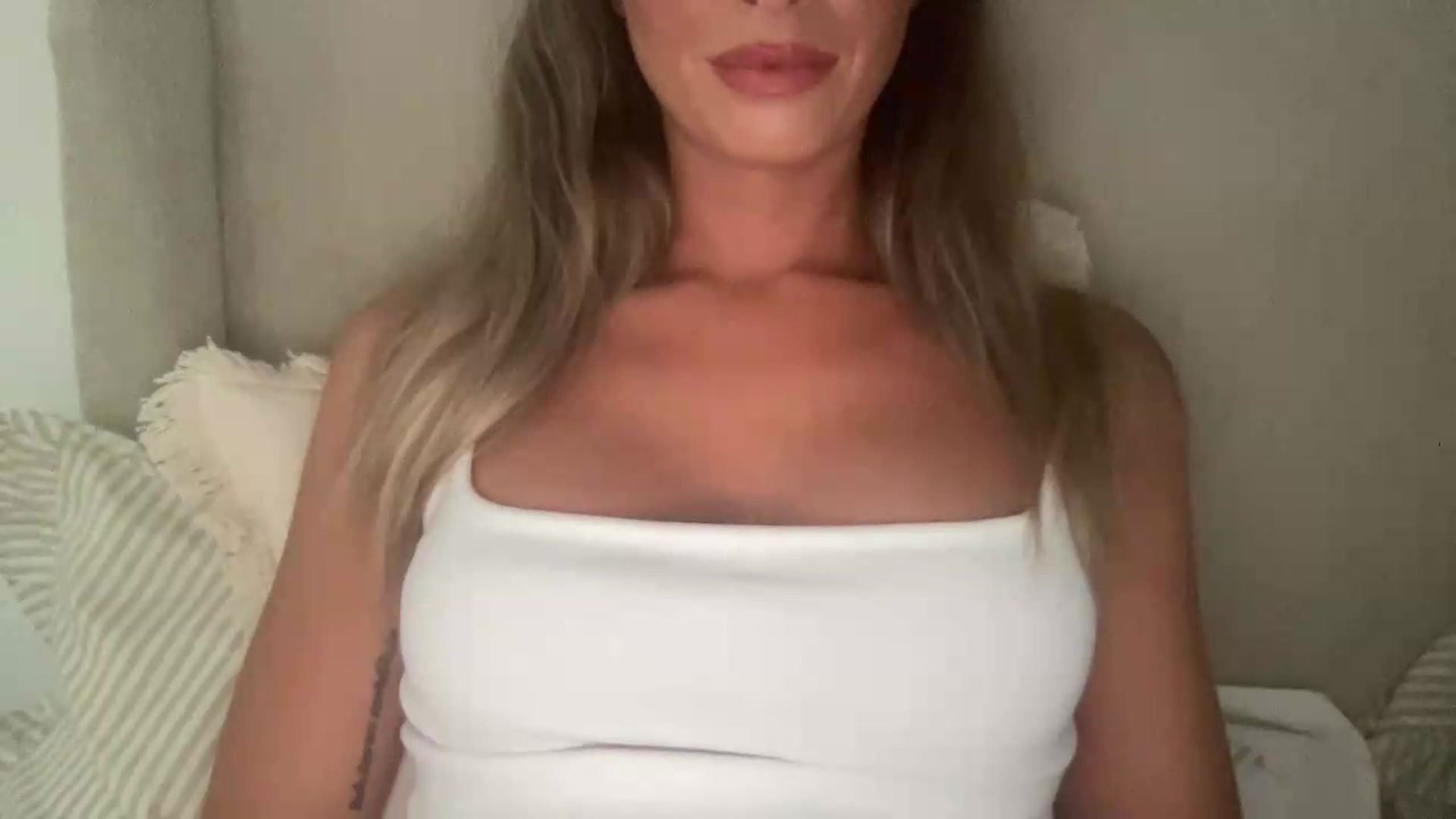 Gallery image thumbnail from MaySophiaa's myfreecams stream on, 07/05/2026, 20:02 image 11 of 20
