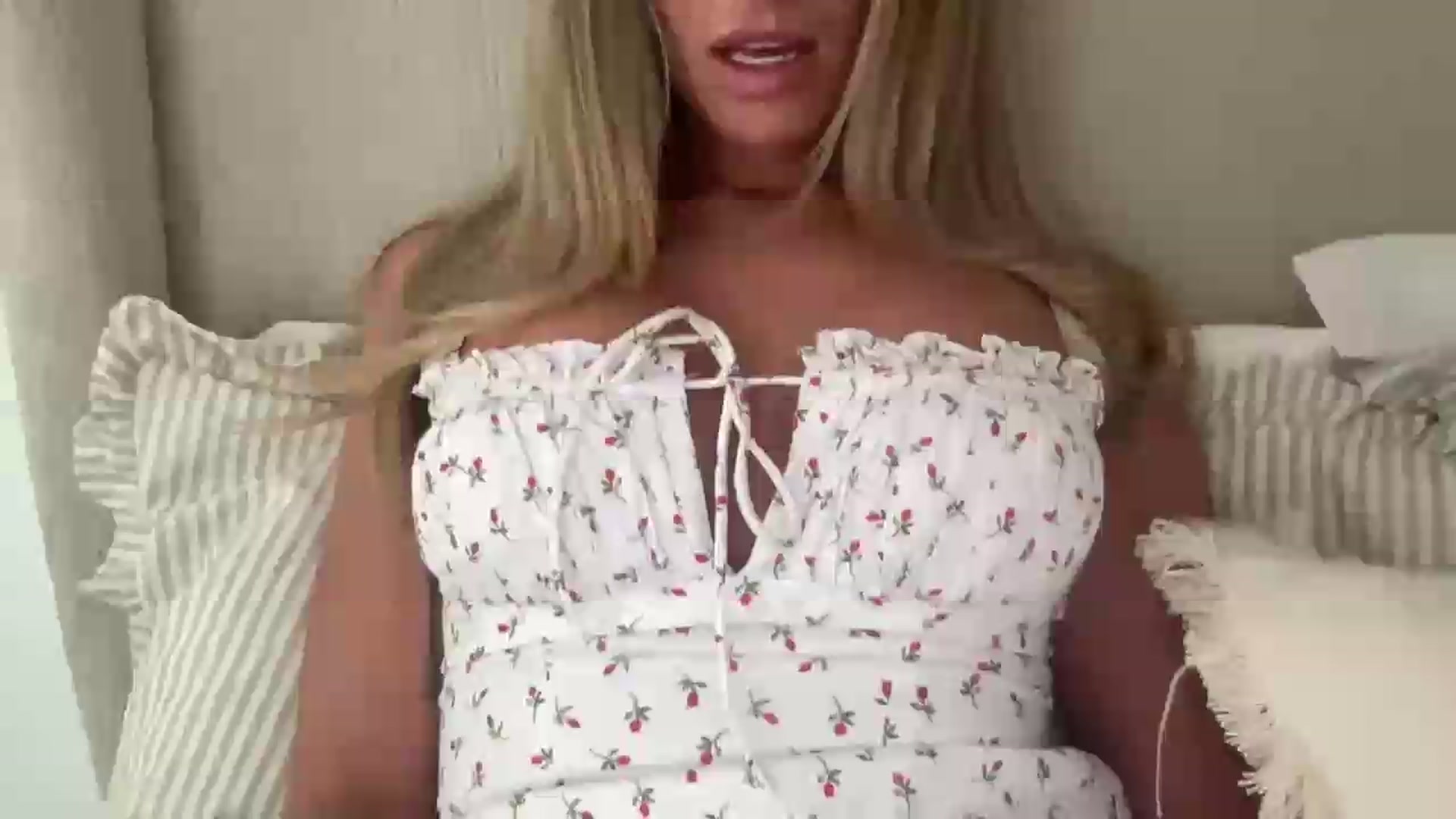 Gallery image thumbnail from MaySophiaa's myfreecams stream on, 07/30/2026, 11:40 image 6 of 20