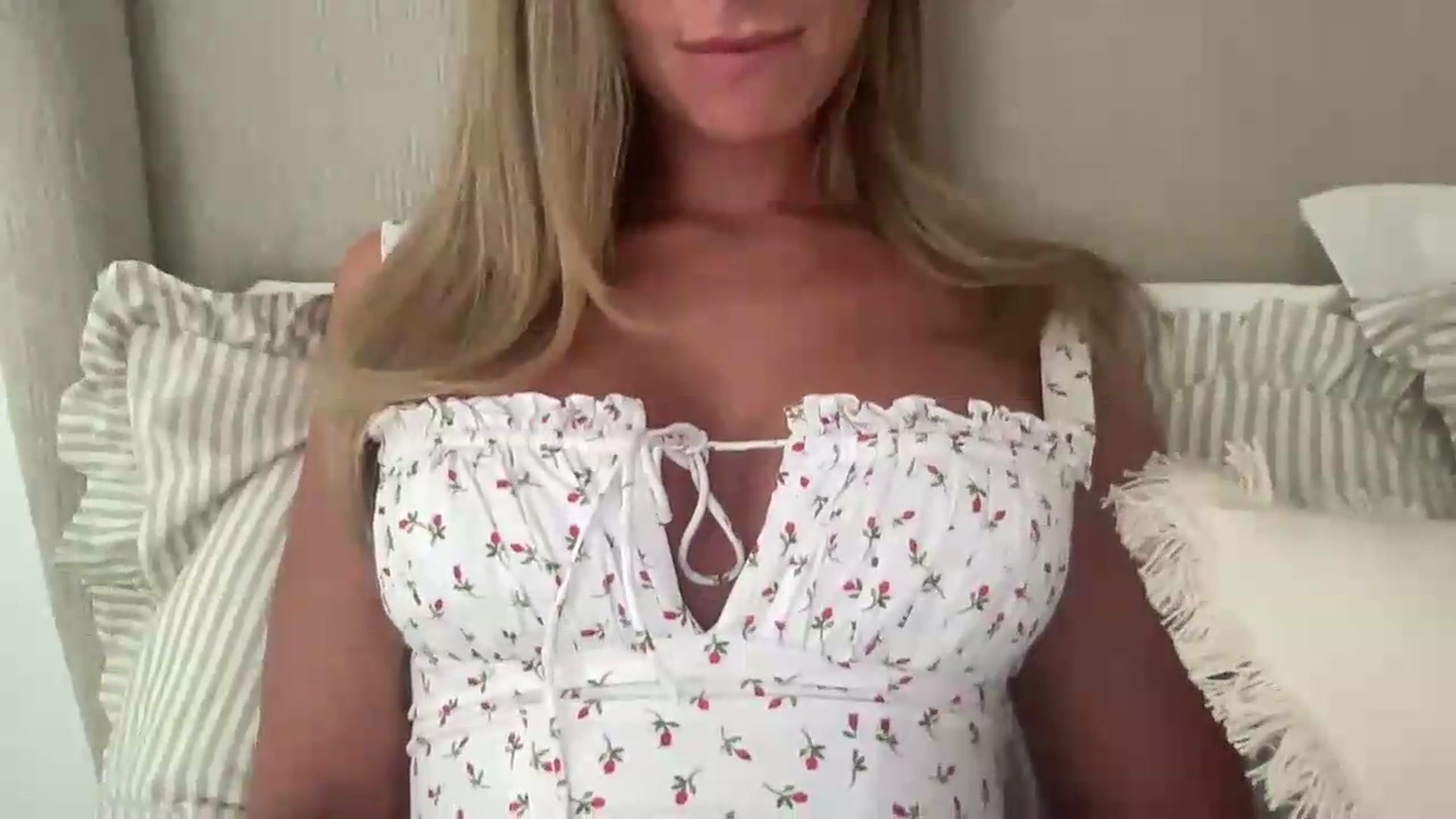 Gallery image thumbnail from MaySophiaa's myfreecams stream on, 07/30/2026, 12:19 image 7 of 20