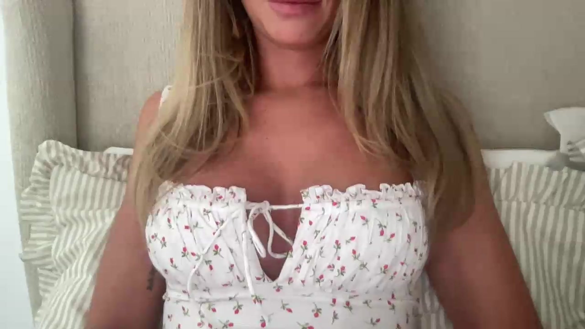 Gallery image thumbnail from MaySophiaa's myfreecams stream on, 07/30/2026, 12:19 image 17 of 20