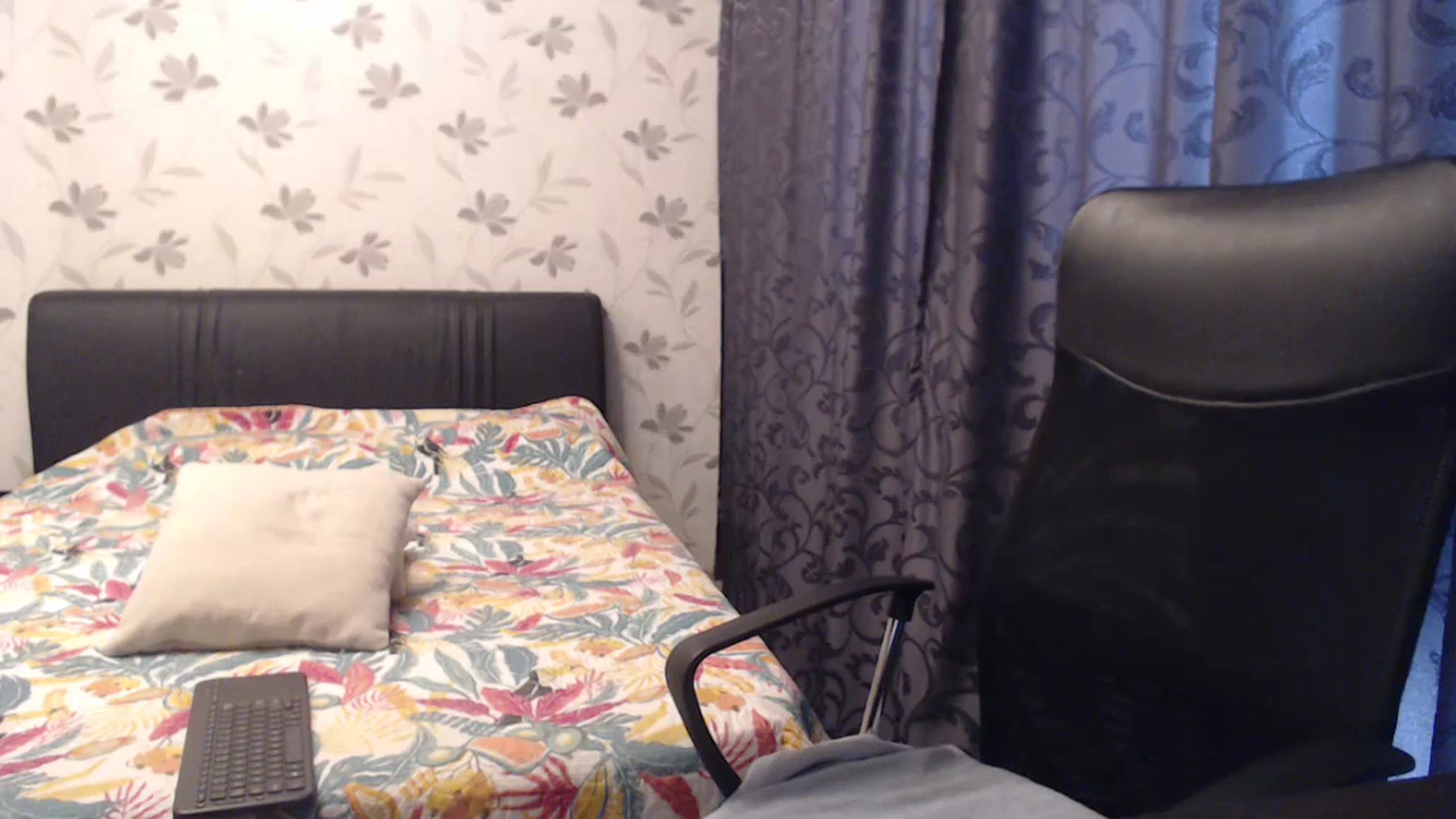 Gallery image thumbnail from Maya19fun's myfreecams stream on, 07/08/2025, 07:20 image 15 of 20