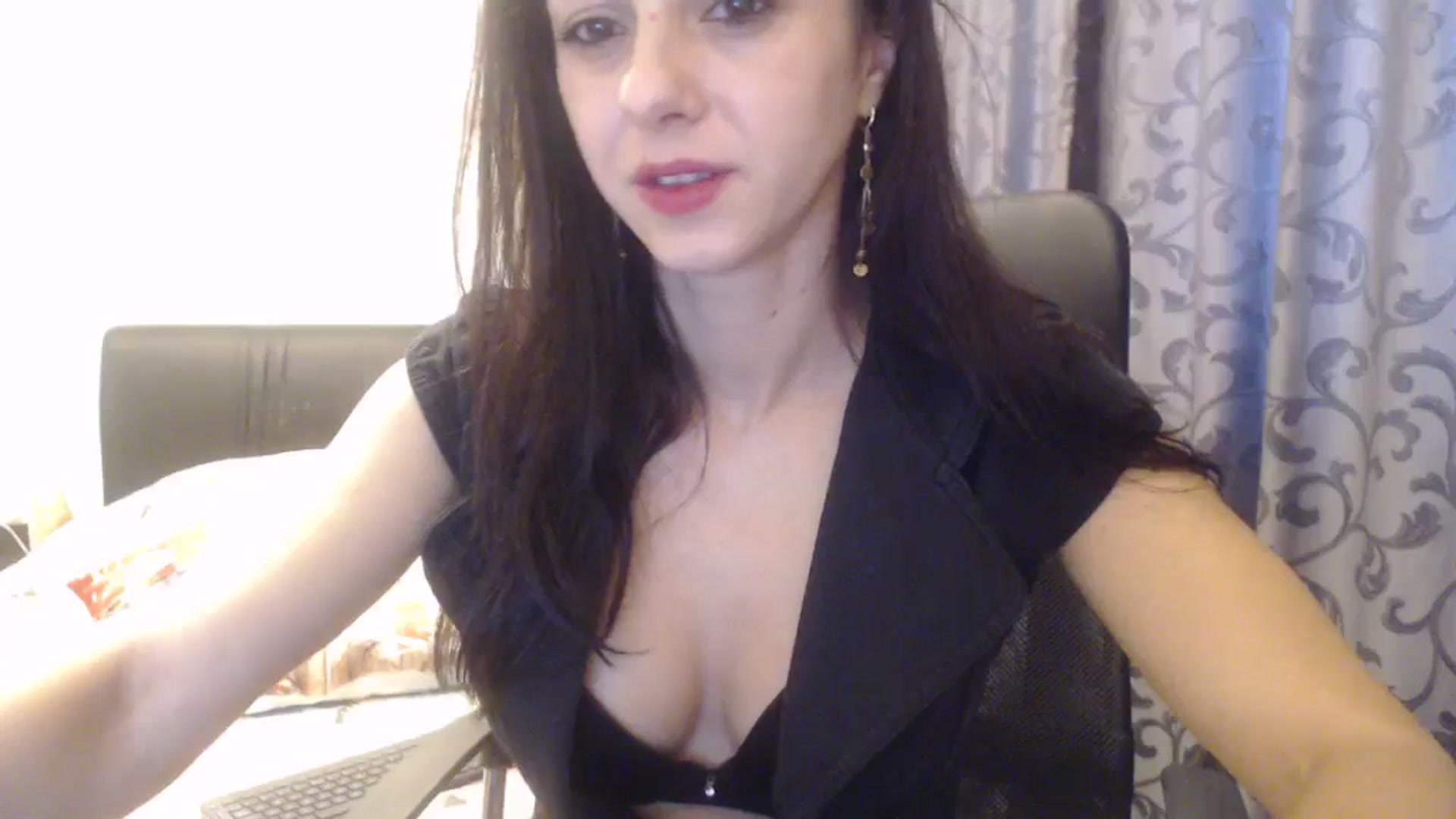 Gallery image thumbnail from Maya19fun's myfreecams stream on, 12/09/2025, 07:32 image 7 of 20