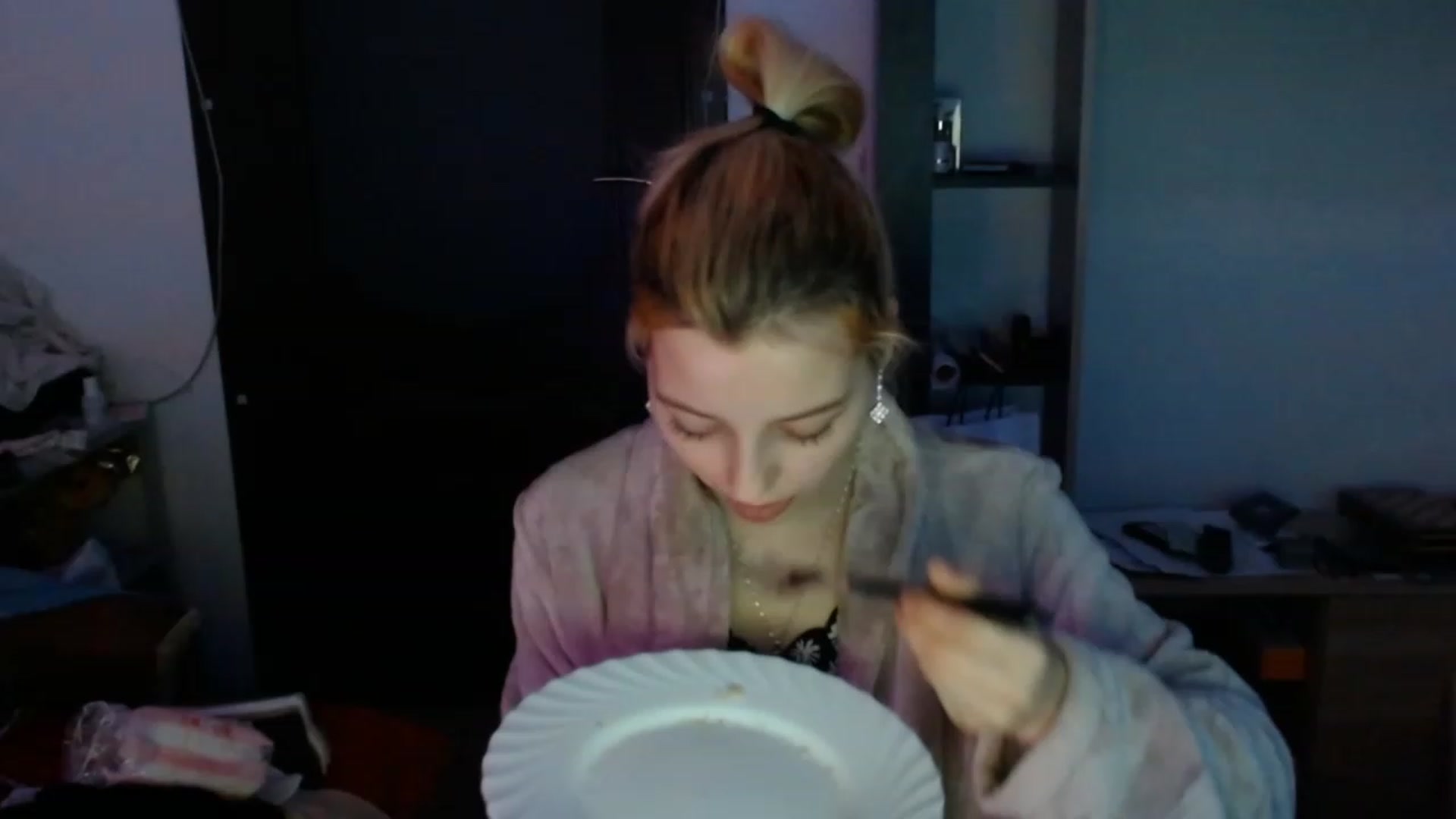 Gallery image thumbnail from MayaBash's myfreecams stream on, 03/04/2023, 17:18 image 15 of 20