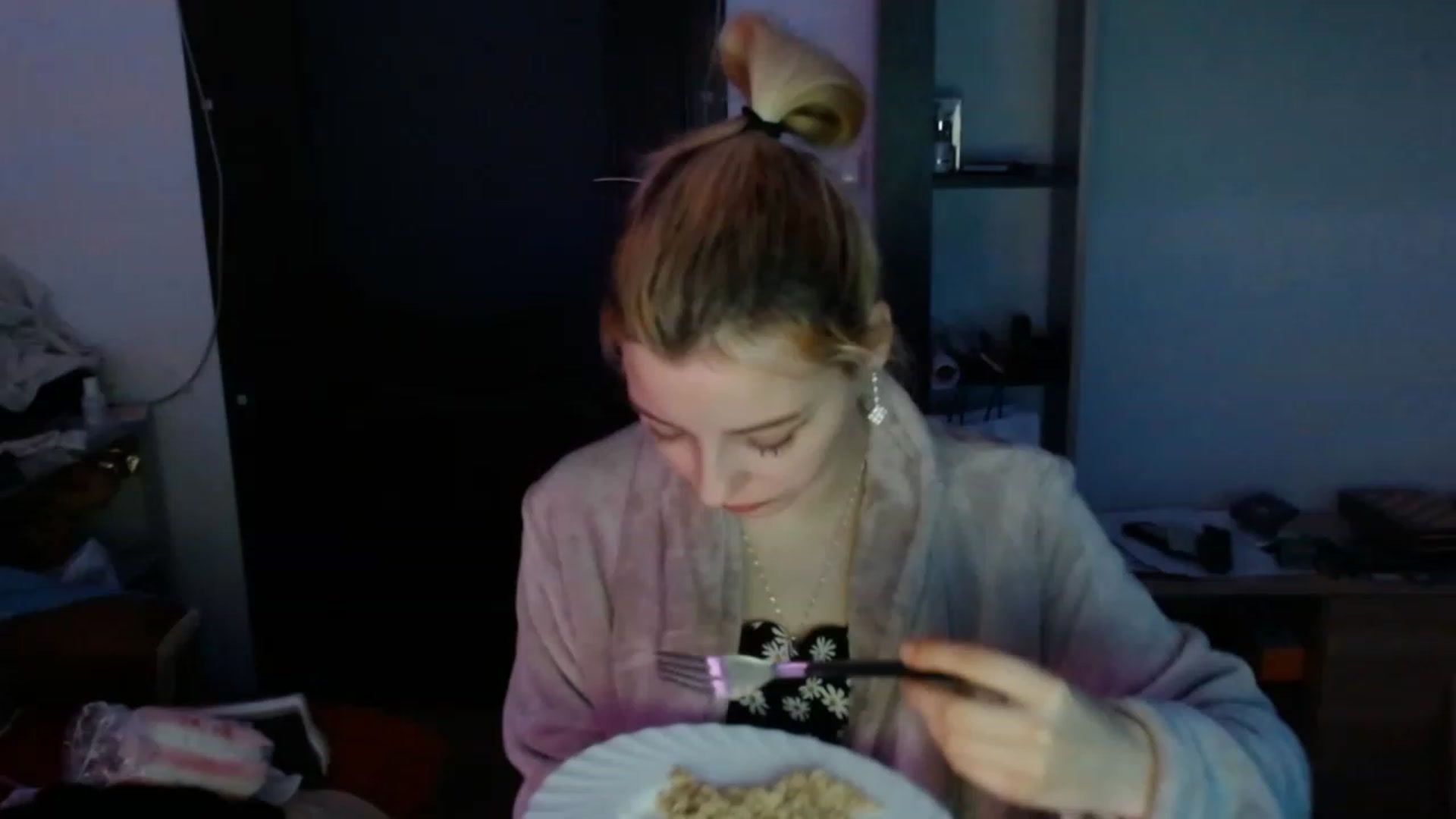 Gallery image thumbnail from MayaBash's myfreecams stream on, 03/04/2023, 17:18 image 13 of 20