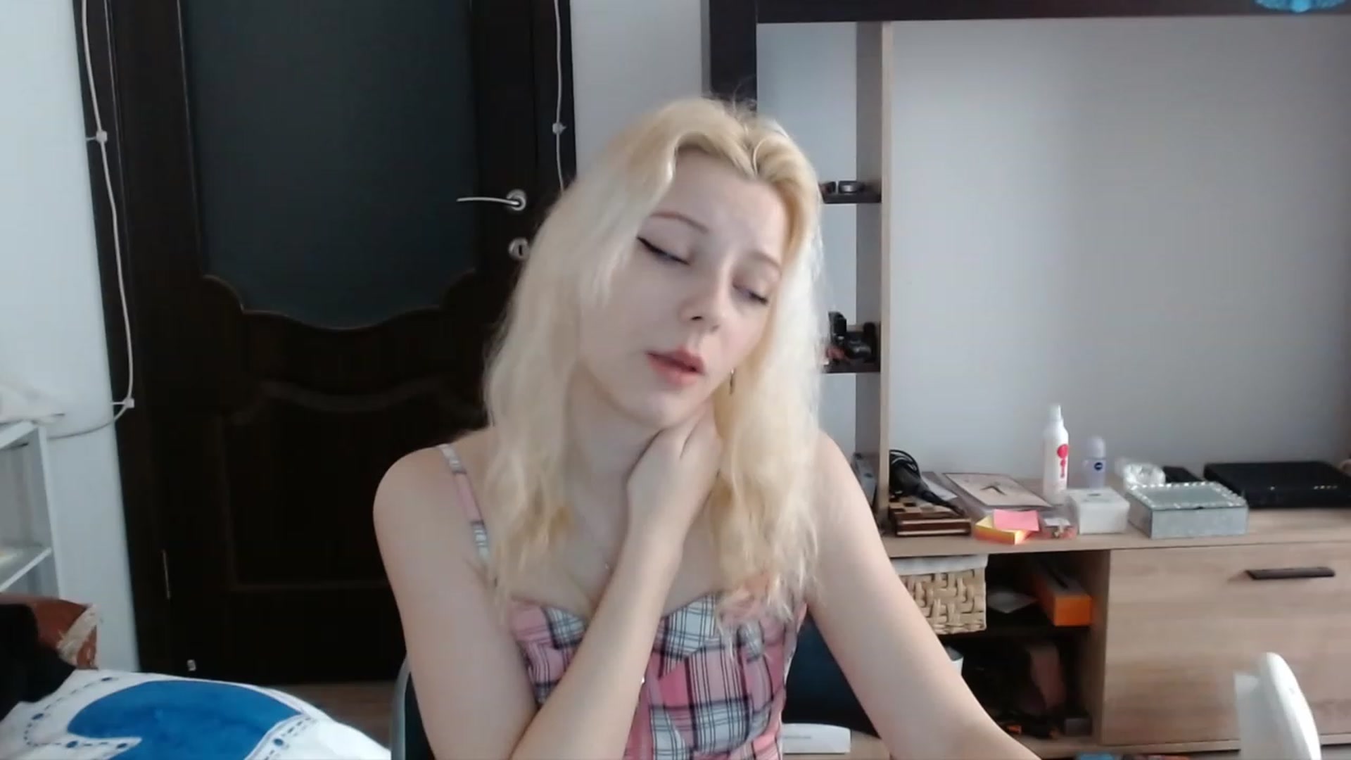 Gallery image thumbnail from MayaBash's myfreecams stream on, 03/15/2023, 11:15 image 17 of 20