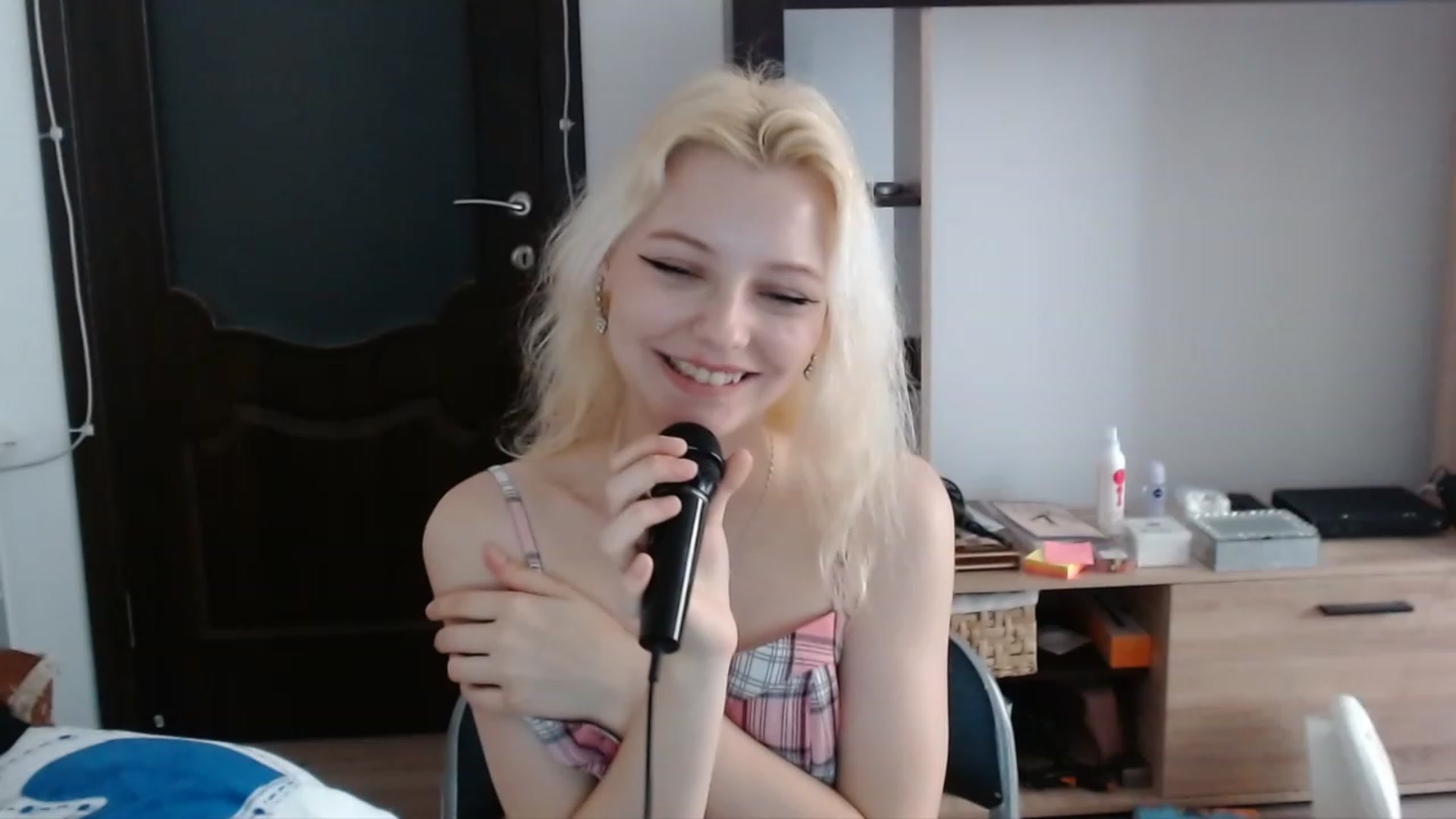 Gallery image thumbnail from MayaBash's myfreecams stream on, 03/15/2023, 13:19 image 13 of 20