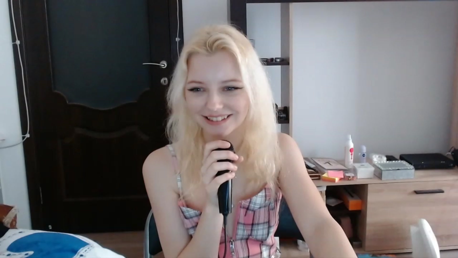 Gallery image thumbnail from MayaBash's myfreecams stream on, 03/15/2023, 13:19 image 16 of 20
