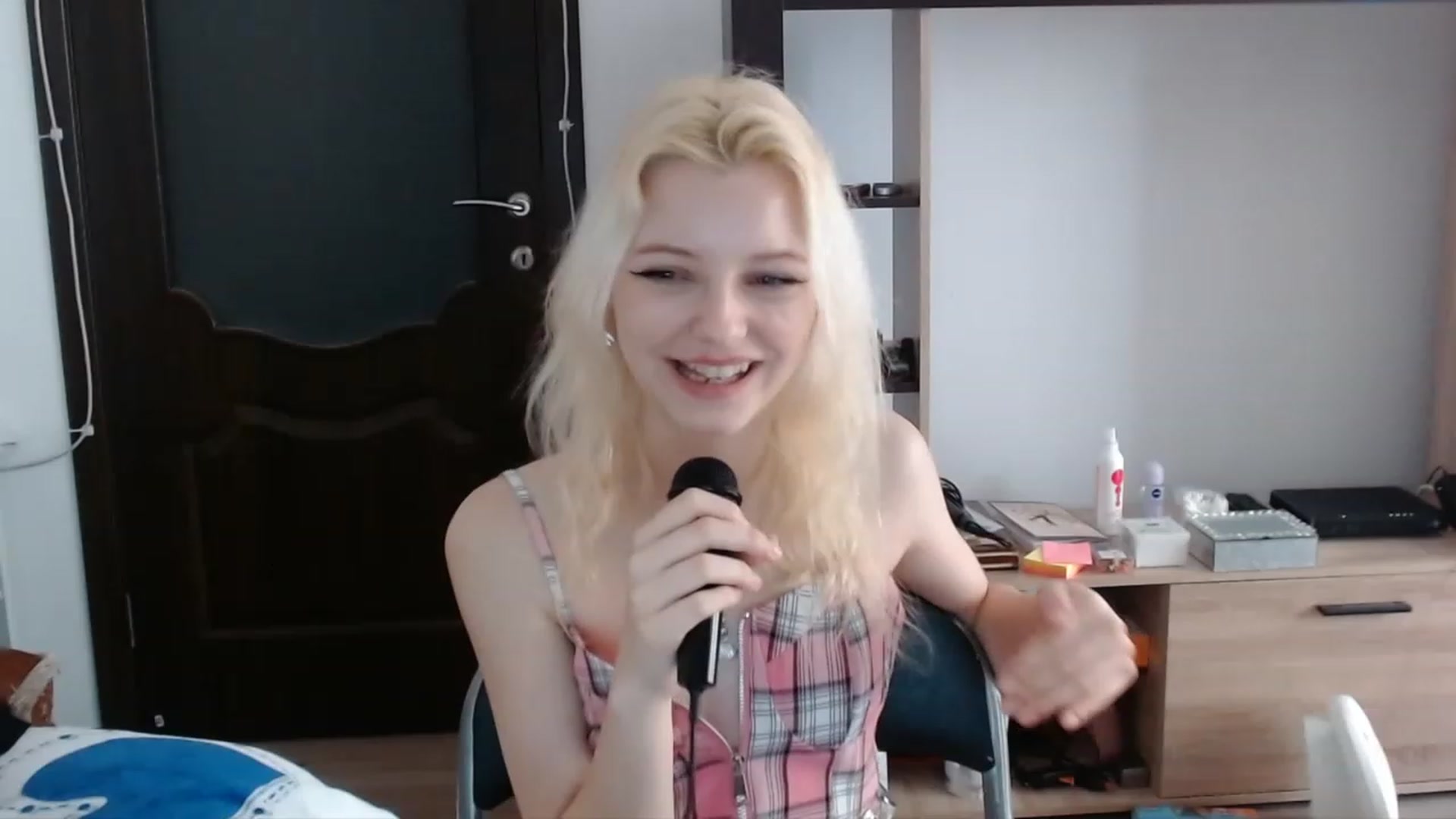 Gallery image thumbnail from MayaBash's myfreecams stream on, 03/15/2023, 13:19 image 15 of 20