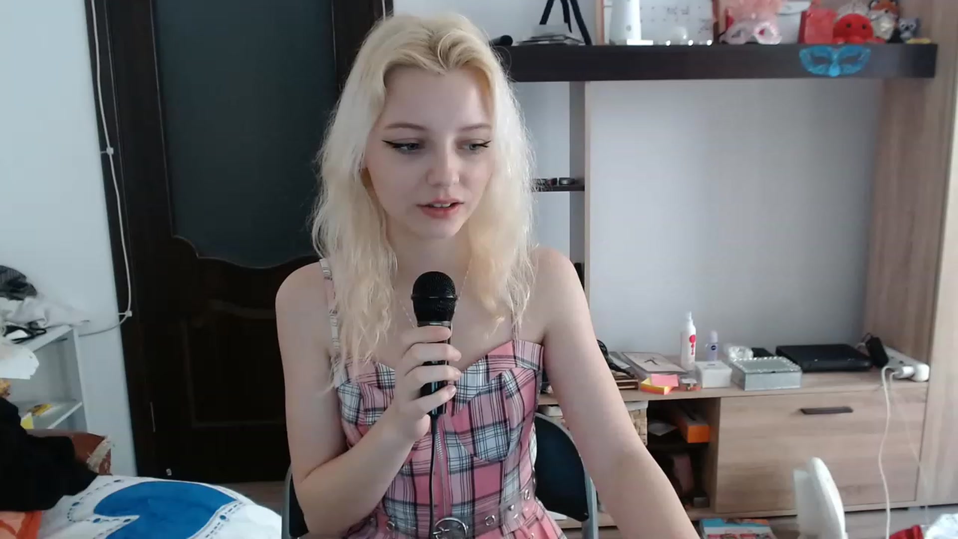 Gallery image thumbnail from MayaBash's myfreecams stream on, 03/15/2023, 13:19 image 4 of 20