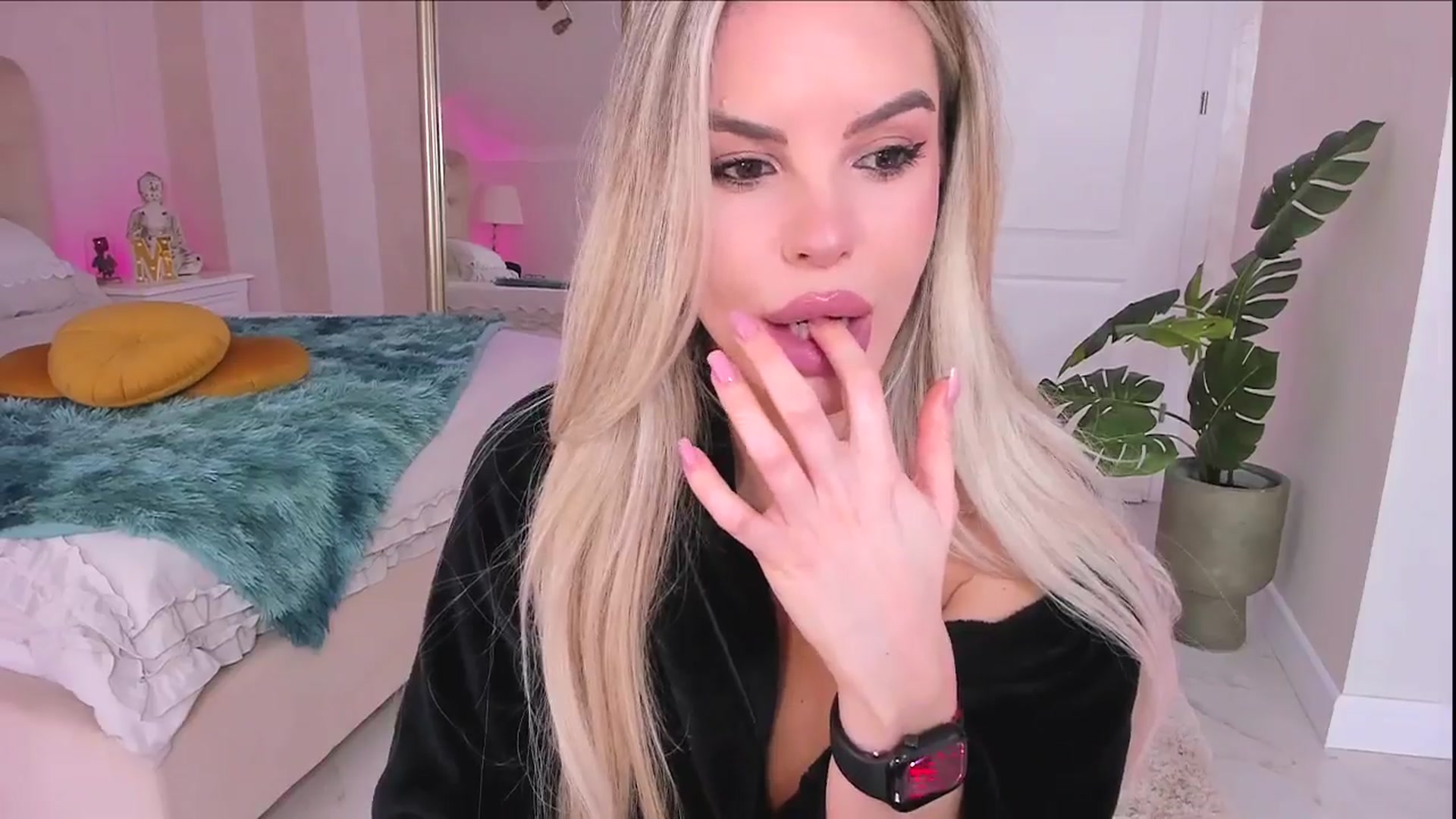 Gallery image thumbnail from MayaDi_'s myfreecams stream on, 04/01/2025, 23:05 image 16 of 20