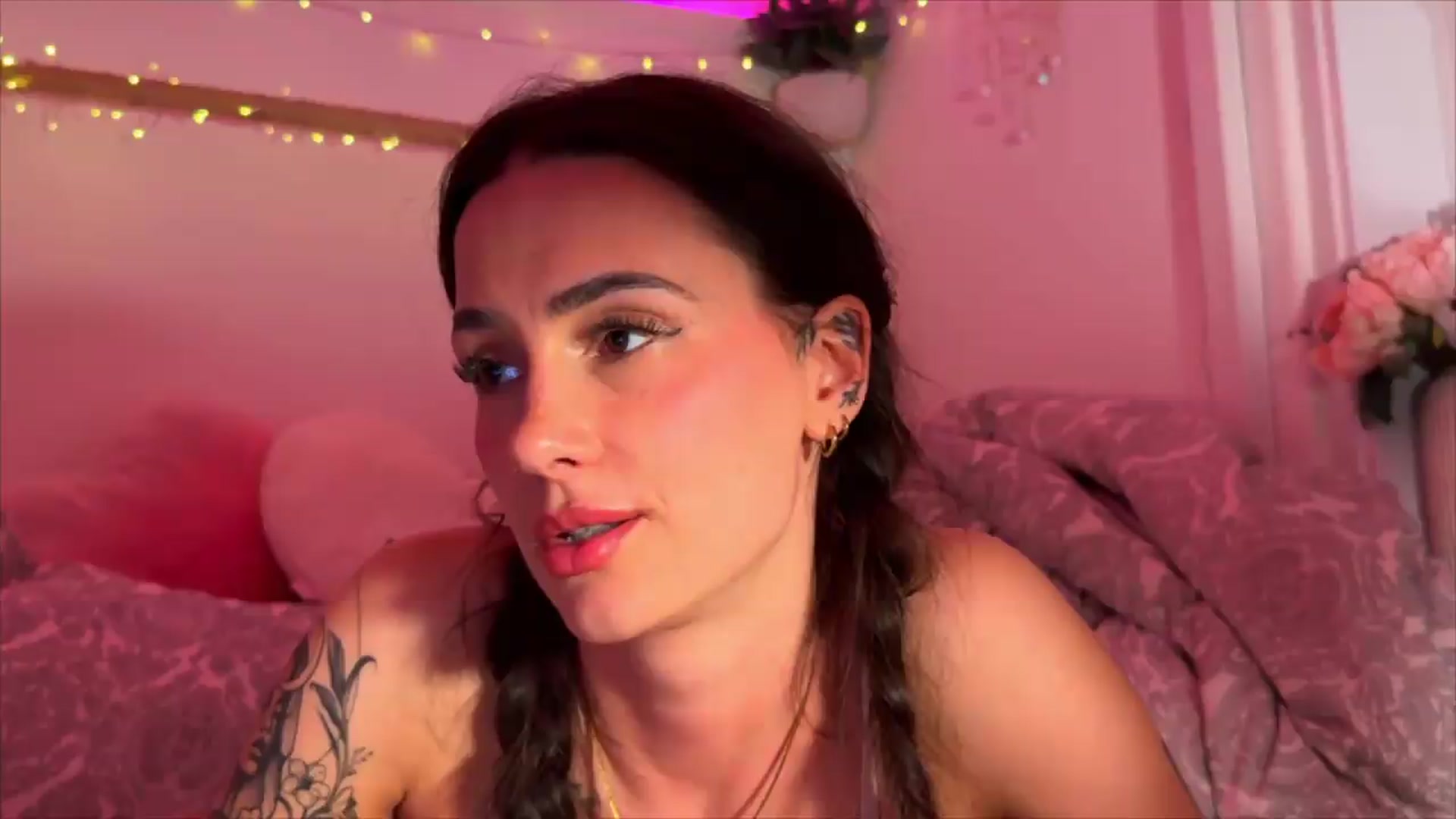 Gallery image thumbnail from MayaMayBee's myfreecams stream on, 06/15/2026, 22:14 image 6 of 20