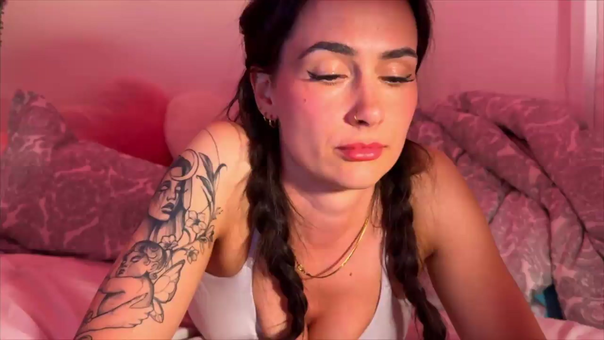 Gallery image thumbnail from MayaMayBee's myfreecams stream on, 06/15/2026, 22:14 image 12 of 20