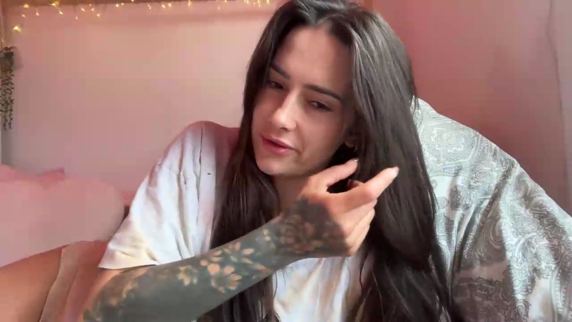 Gallery image thumbnail from MayaMayBee's myfreecams stream on, 06/22/2026, 10:44 image 5 of 20