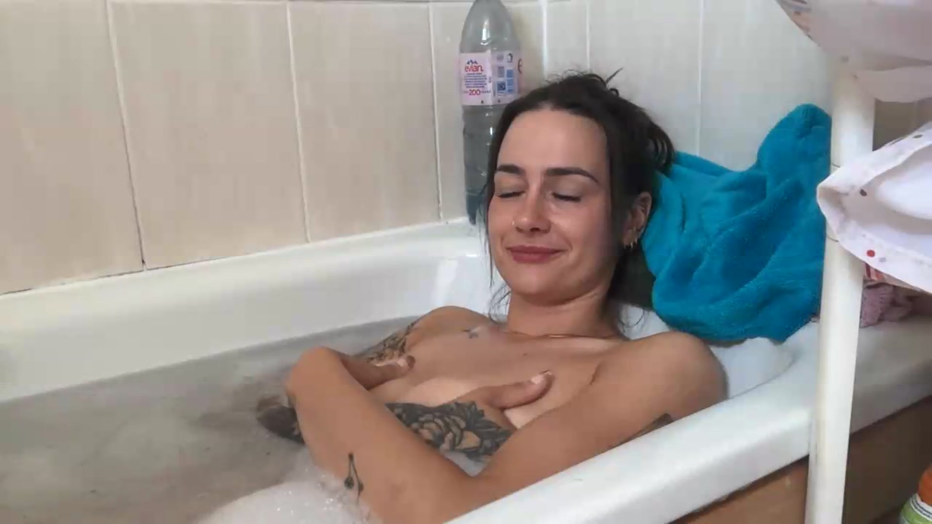 Gallery image thumbnail from MayaMayBee's myfreecams stream on, 06/22/2026, 12:20 image 7 of 20