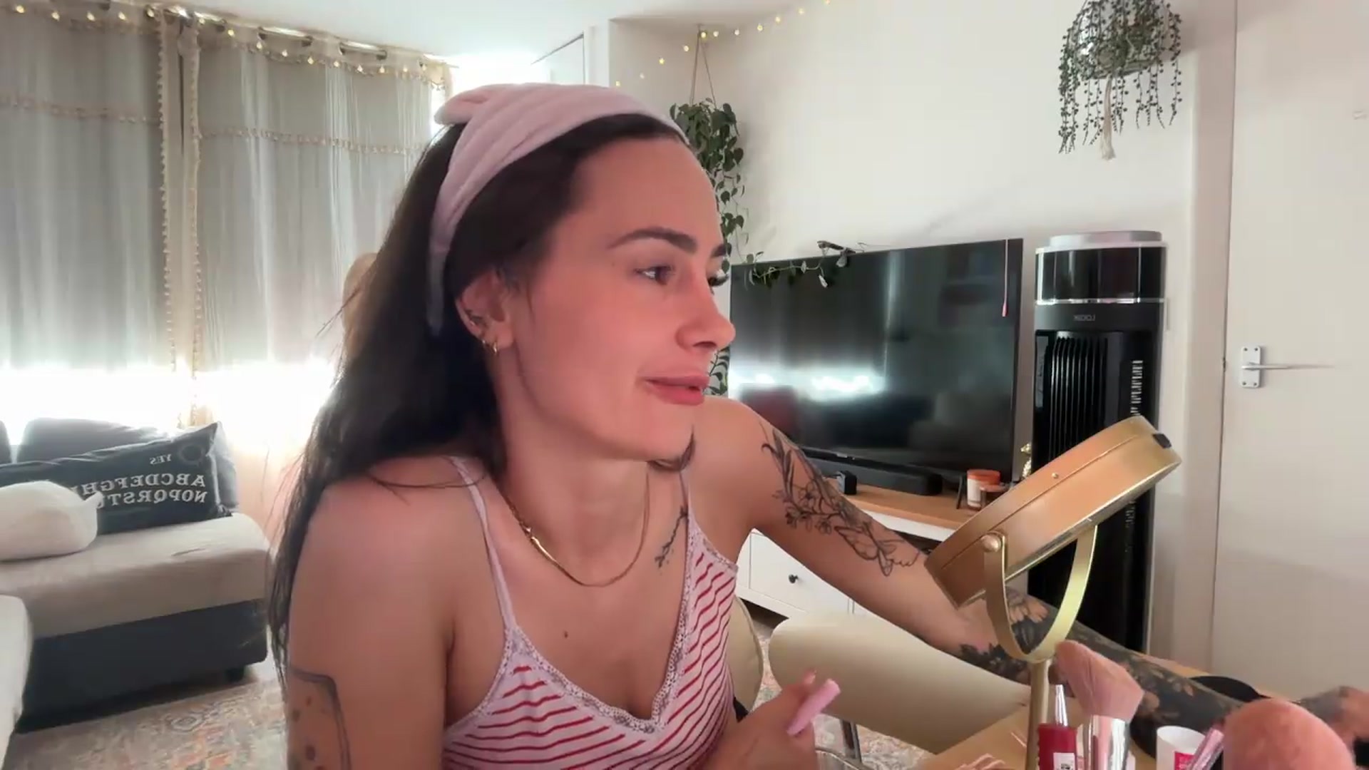 Gallery image thumbnail from MayaMayBee's myfreecams stream on, 06/24/2026, 10:59 image 6 of 20