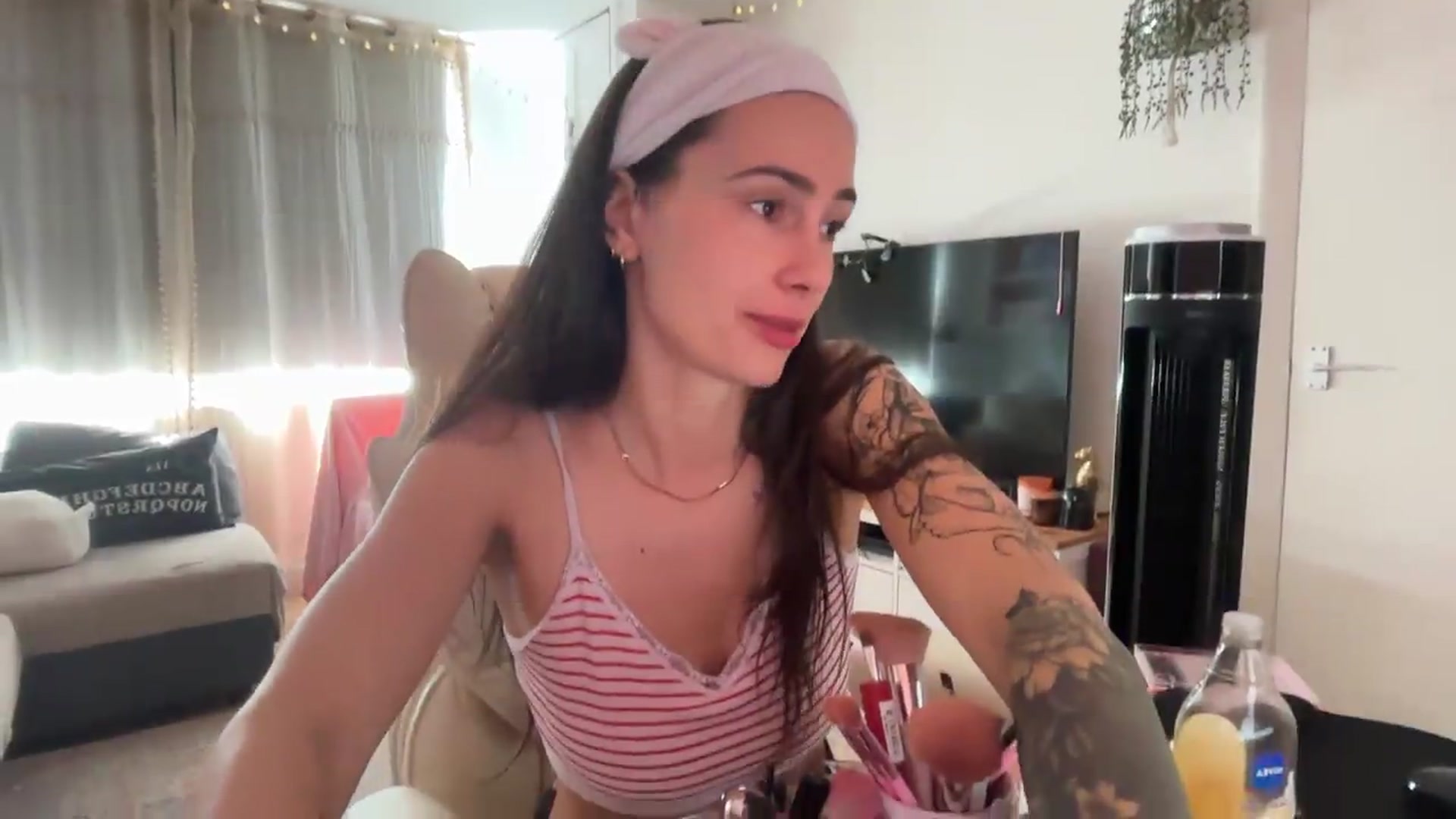 Gallery image thumbnail from MayaMayBee's myfreecams stream on, 06/24/2026, 10:59 image 3 of 20