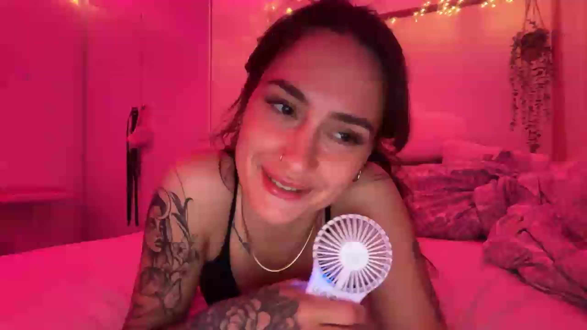 Gallery image thumbnail from MayaMayBee's myfreecams stream on, 06/25/2026, 22:57 image 1 of 20