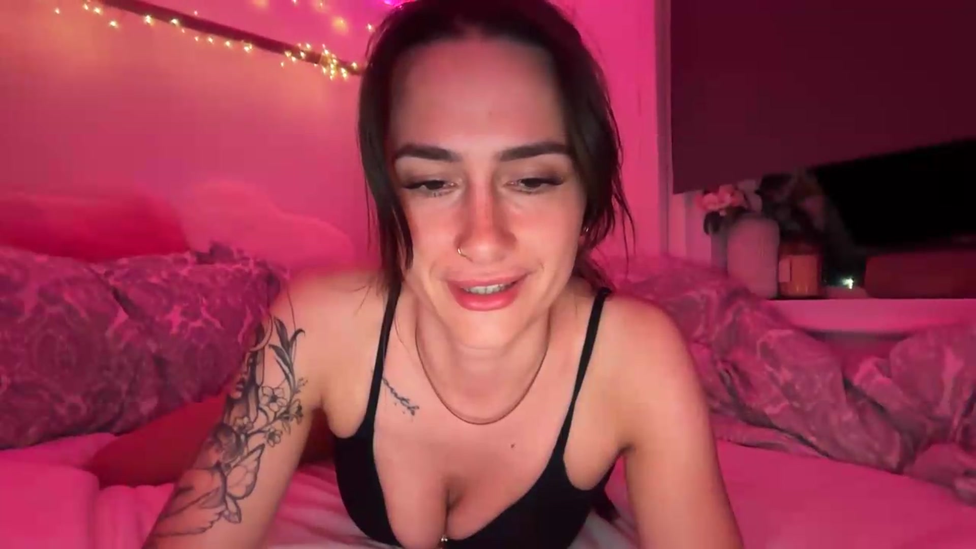 Gallery image thumbnail from MayaMayBee's myfreecams stream on, 06/25/2026, 22:57 image 16 of 20