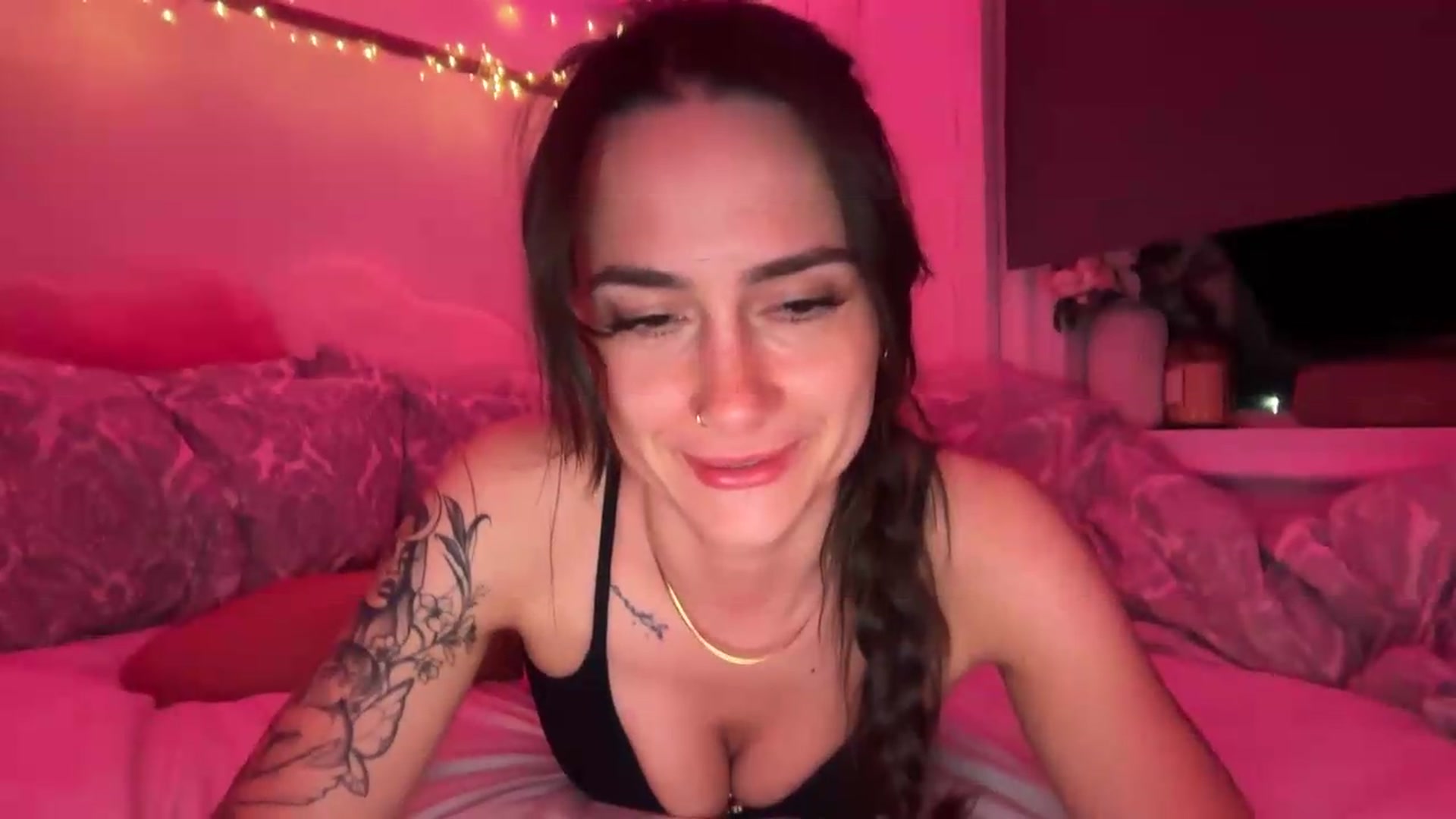 Gallery image thumbnail from MayaMayBee's myfreecams stream on, 06/25/2026, 22:57 image 18 of 20