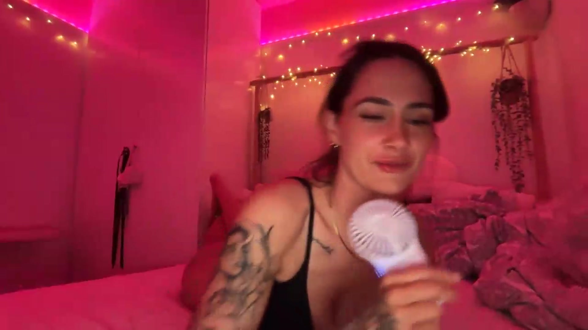 Gallery image thumbnail from MayaMayBee's myfreecams stream on, 06/25/2026, 22:57 image 8 of 20