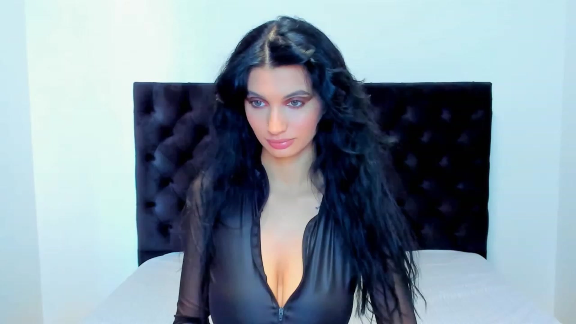 Gallery image thumbnail from MayaSin3's myfreecams stream on, 12/19/2022, 10:27 image 8 of 20