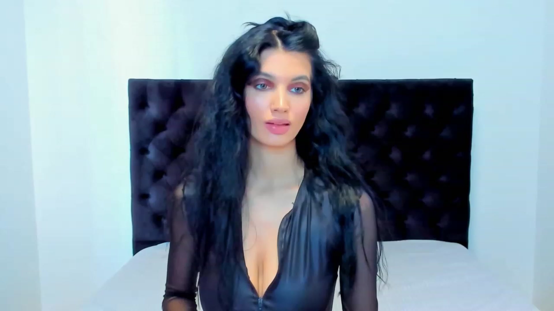 Gallery image thumbnail from MayaSin3's myfreecams stream on, 12/19/2022, 10:27 image 7 of 20