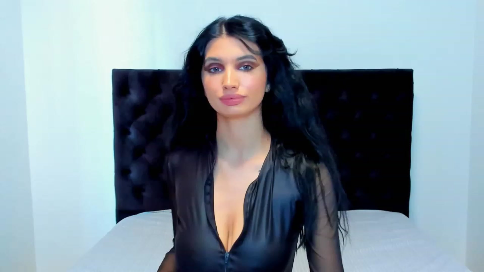 Gallery image thumbnail from MayaSin3's myfreecams stream on, 12/19/2022, 10:27 image 5 of 20