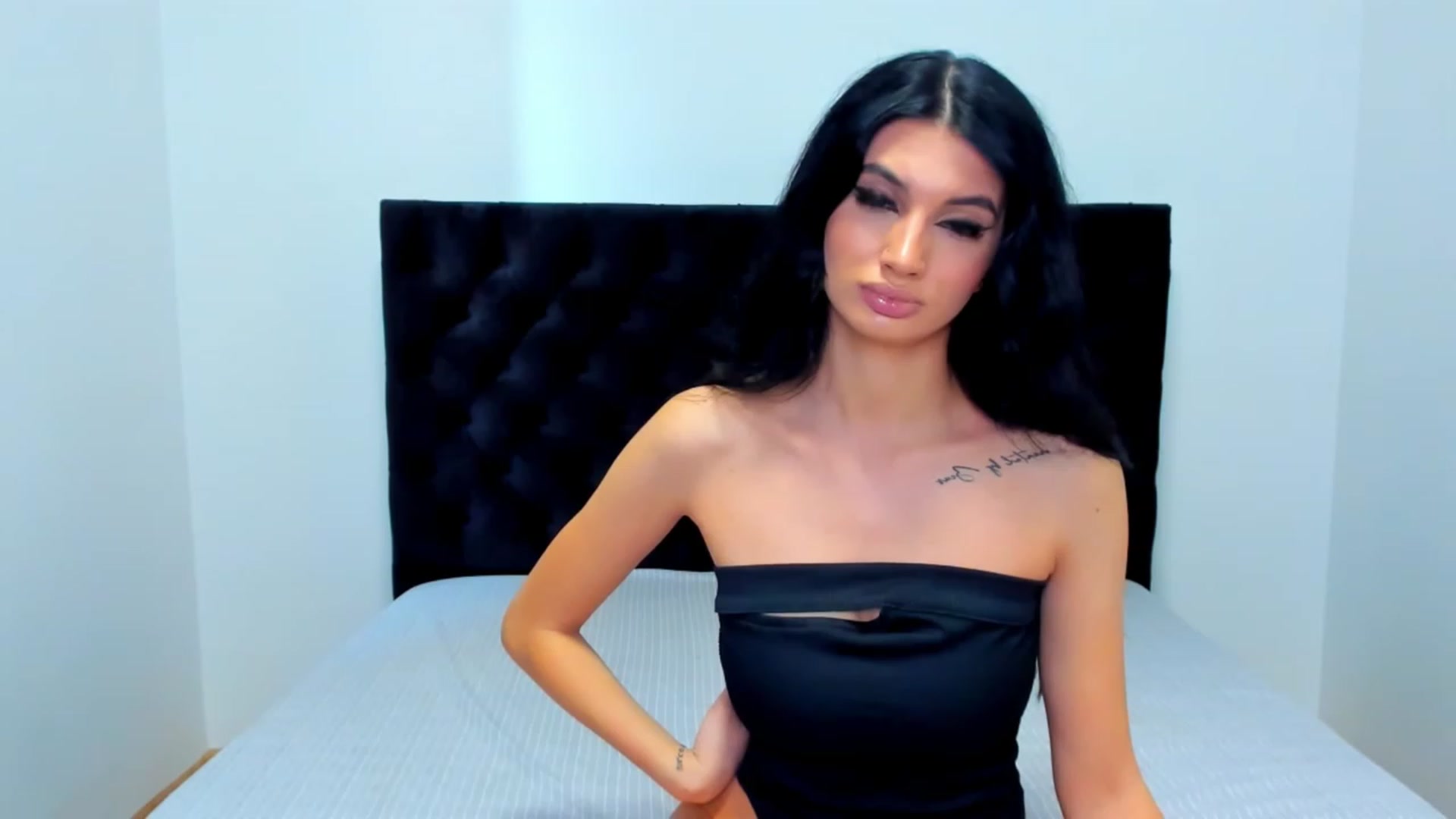 Gallery image thumbnail from MayaSin3's myfreecams stream on, 12/21/2022, 13:34 image 6 of 20