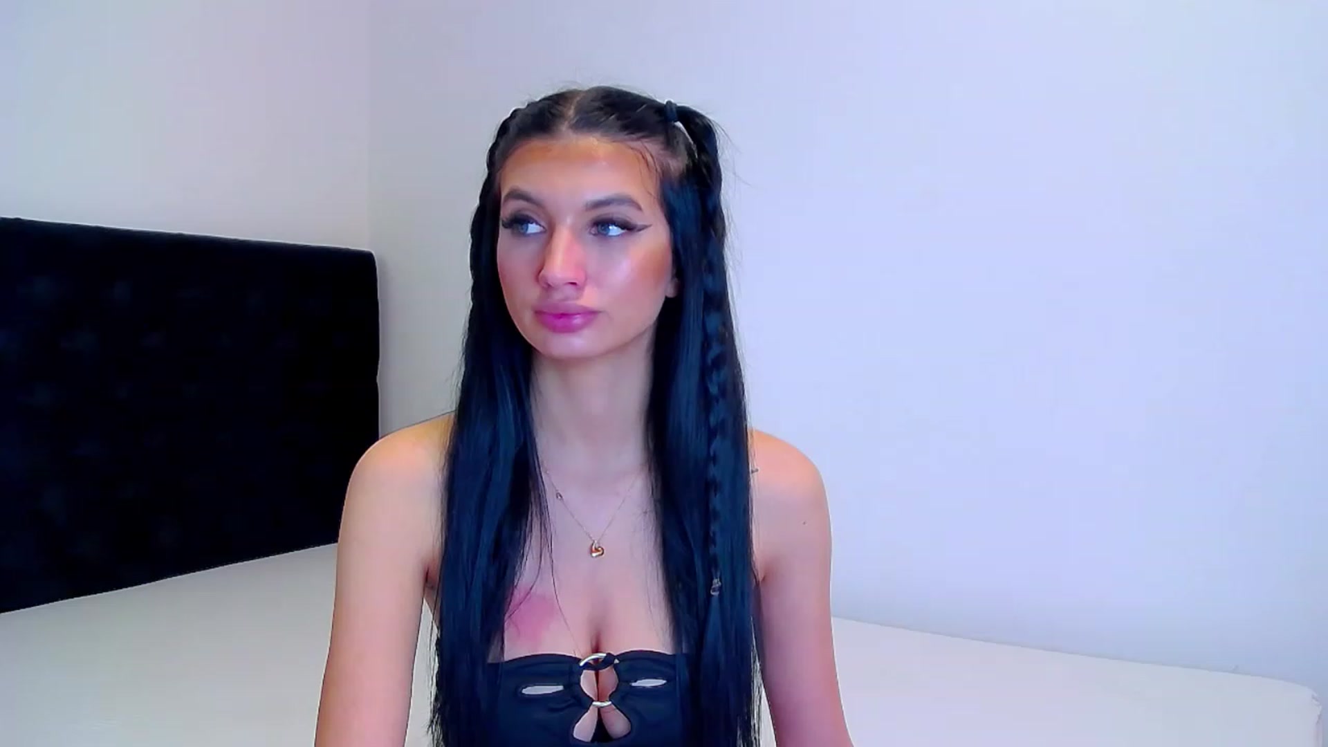 Gallery image thumbnail from MayaSin3's myfreecams stream on, 02/21/2023, 24:18 image 4 of 20