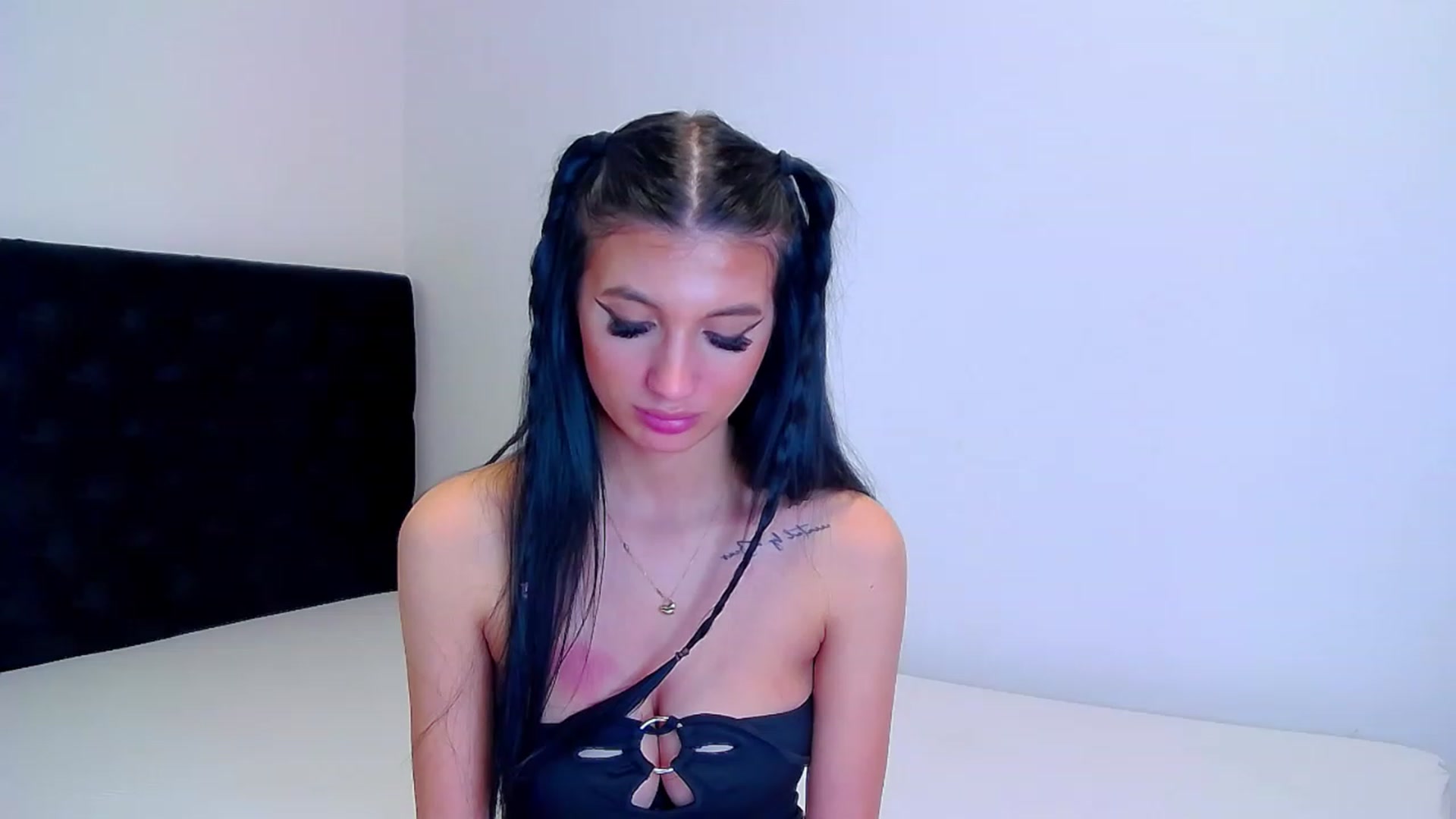 Gallery image thumbnail from MayaSin3's myfreecams stream on, 02/21/2023, 24:18 image 5 of 20