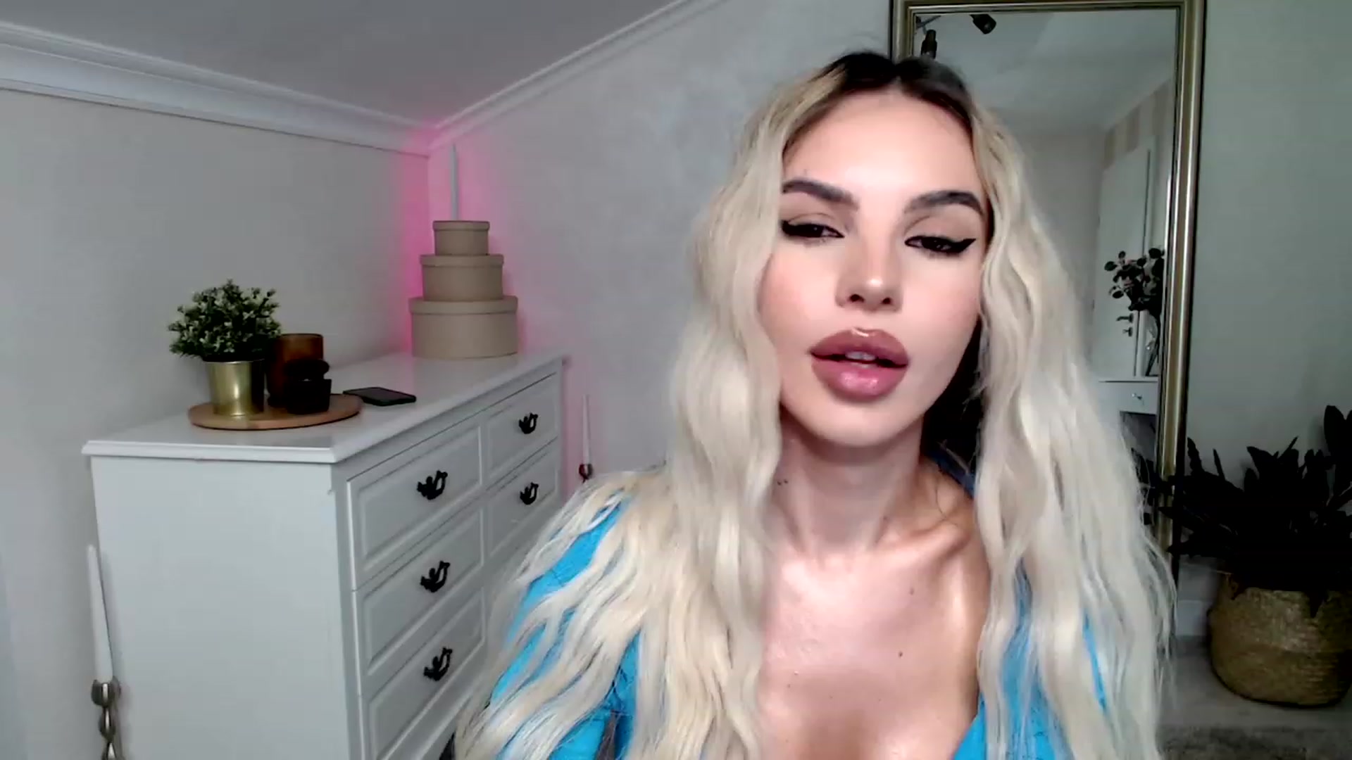 Gallery image thumbnail from Maya_Di's myfreecams stream on, 11/23/2022, 23:38 image 8 of 20