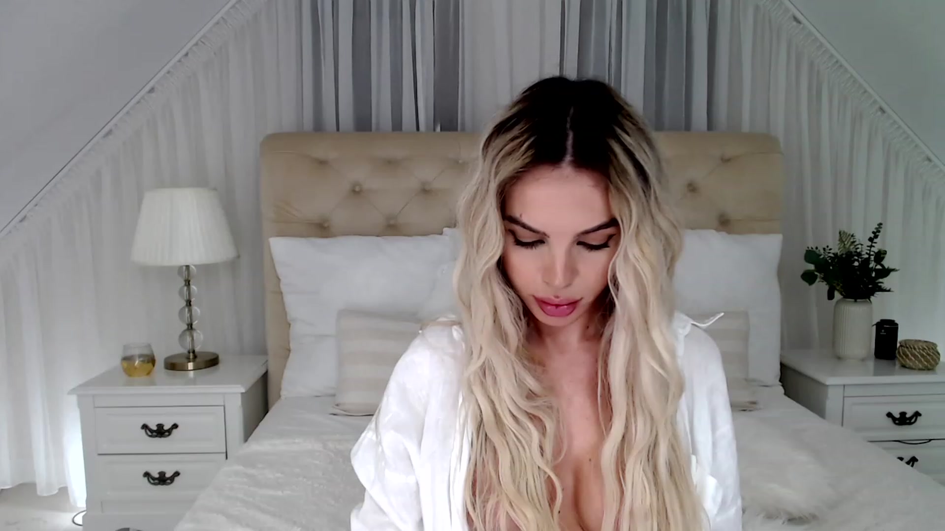 Gallery image thumbnail from Maya_Di's myfreecams stream on, 11/24/2022, 24:35 image 19 of 20