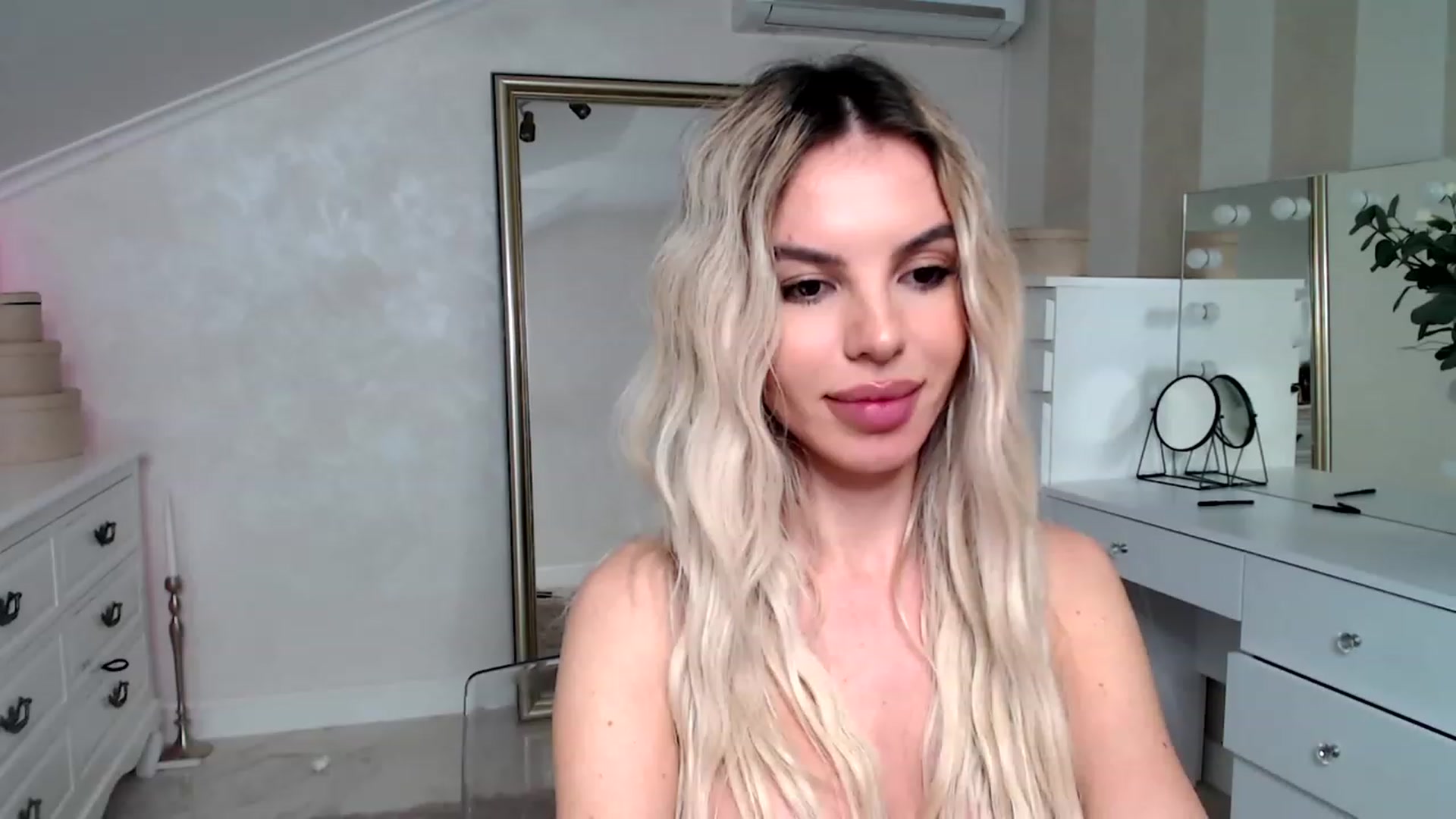 Gallery image thumbnail from Maya_Di's myfreecams stream on, 11/24/2022, 23:26 image 20 of 20