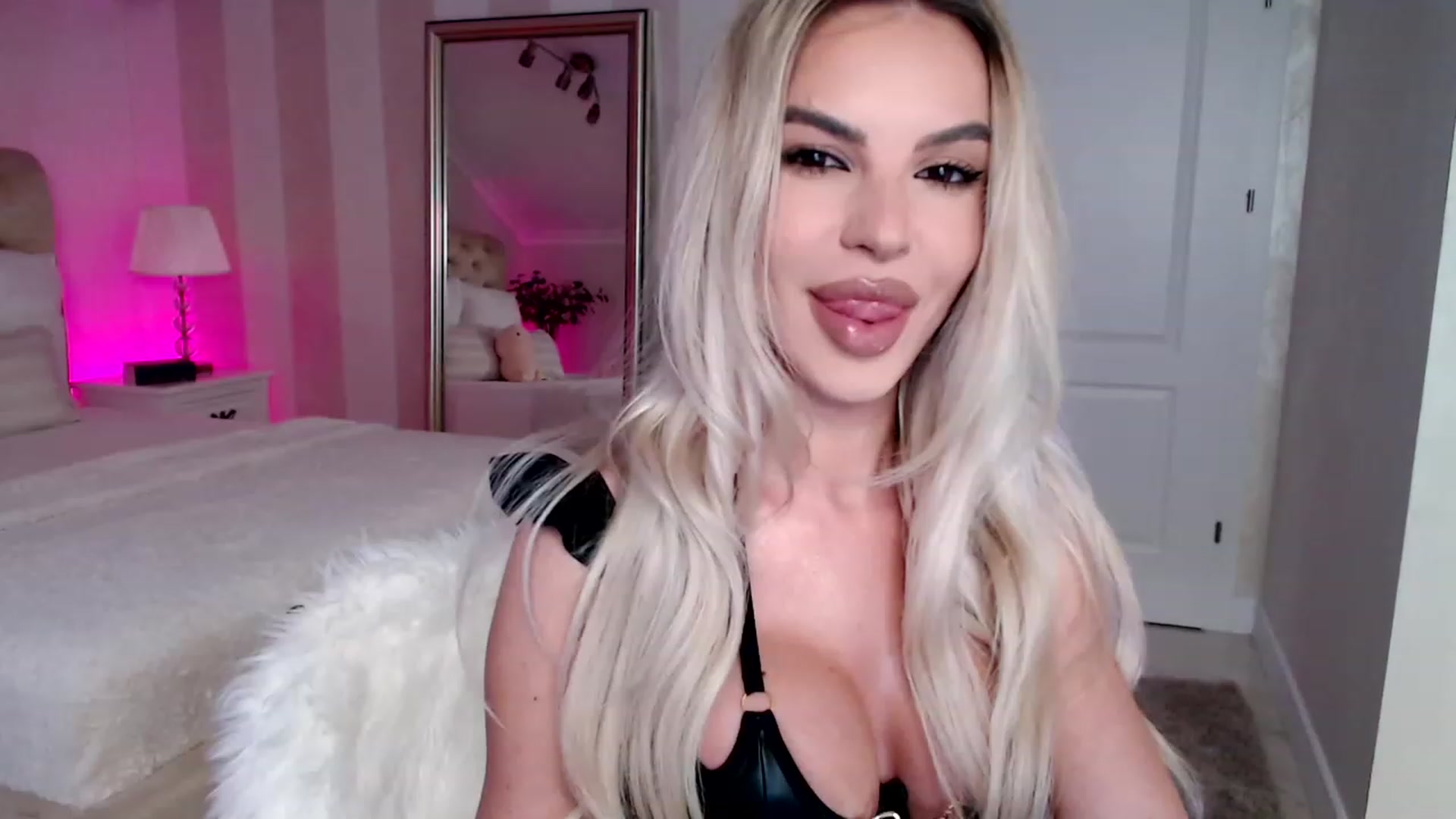 Gallery image thumbnail from Maya_Di's myfreecams stream on, 11/30/2022, 23:08 image 8 of 20